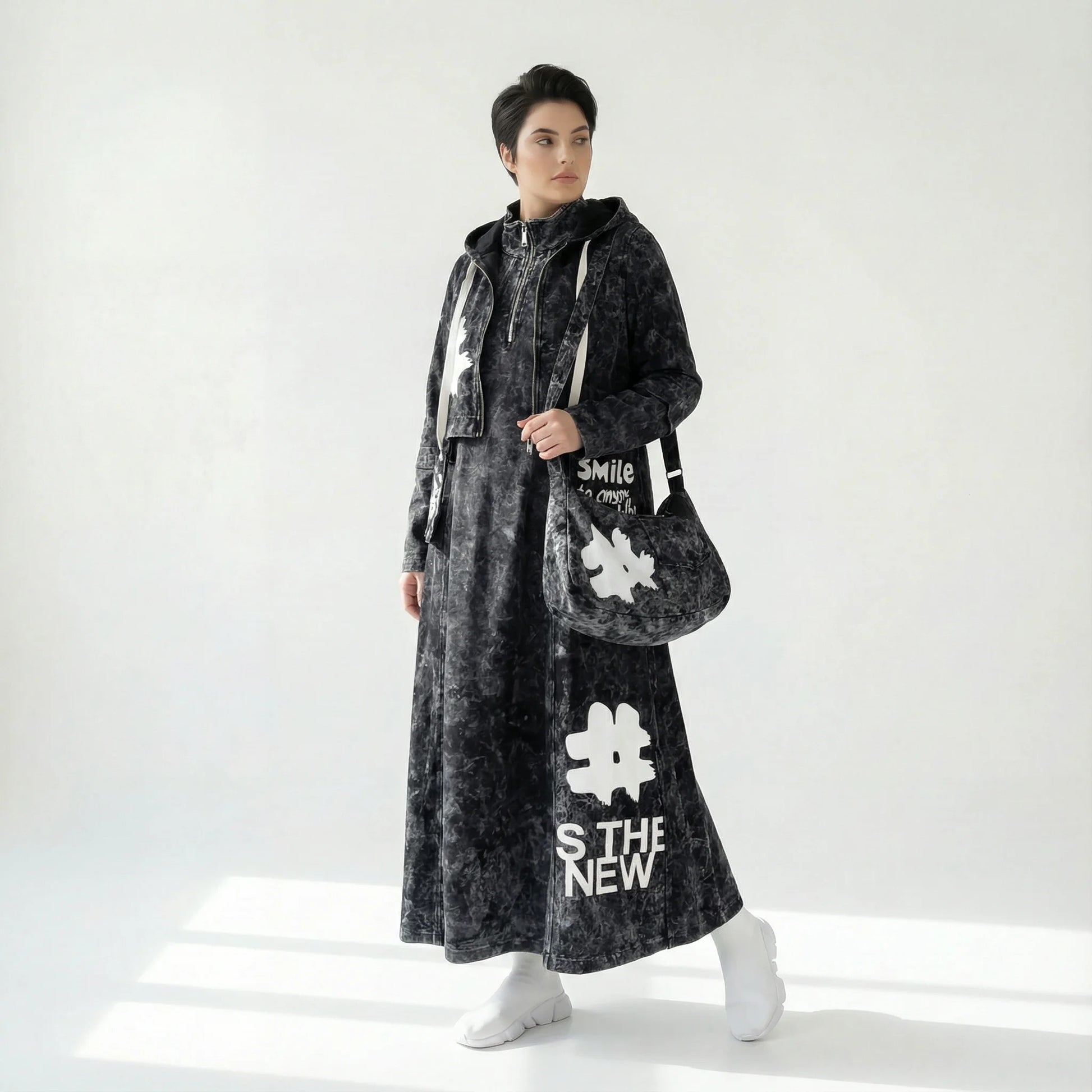 MODEARE - Oversize Lagenlook Set aus Kleid, Jacke und Bag in washed Schwarz mit Printdetails