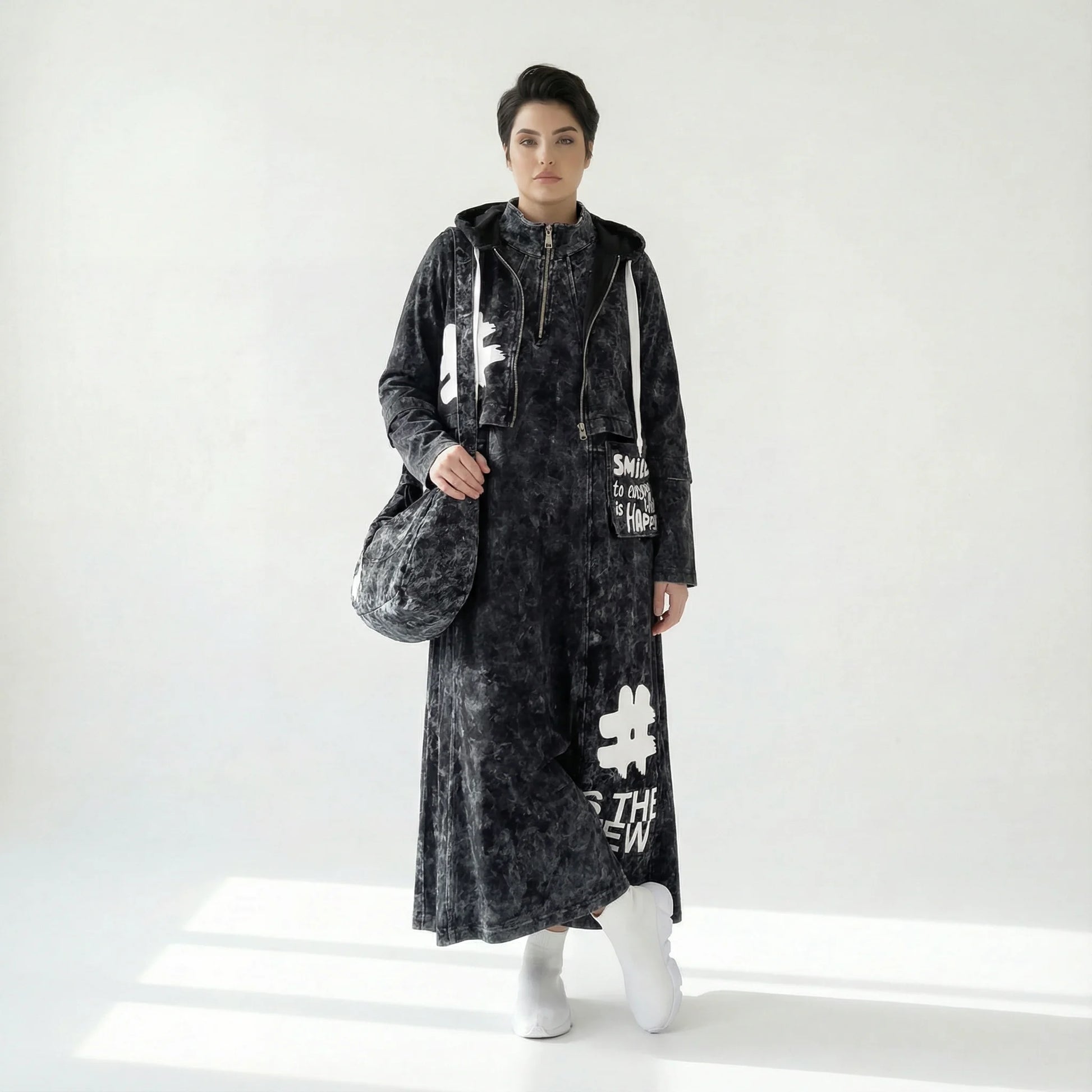 MODEARE - Oversize Lagenlook Set aus Kleid, Jacke und Bag in washed Schwarz mit Printdetails