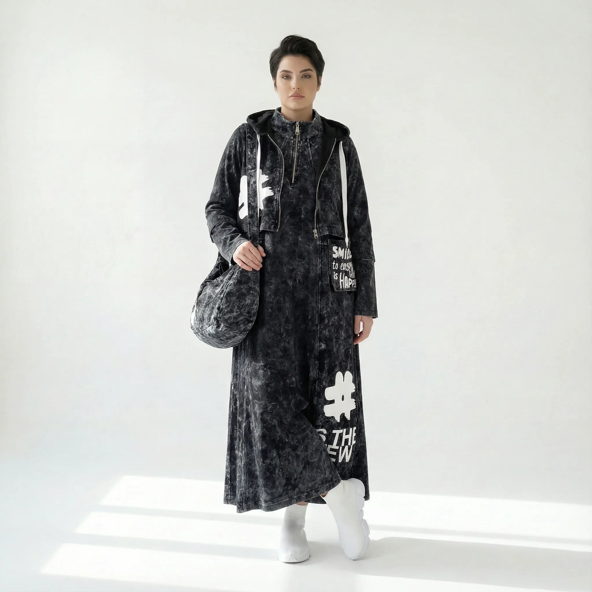 MODEARE - Oversize Lagenlook Set aus Kleid, Jacke und Bag in washed Schwarz mit Printdetails