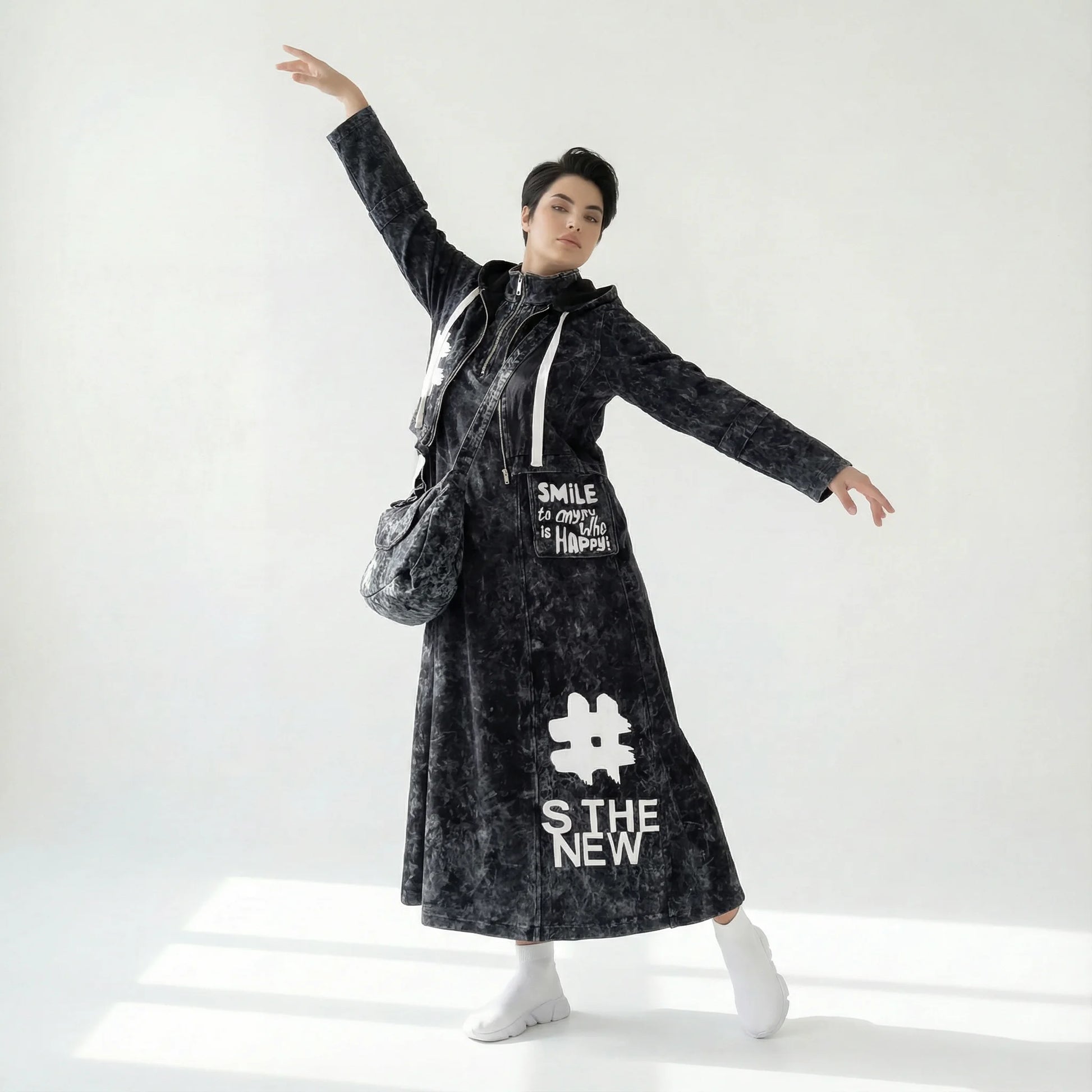 MODEARE - Oversize Lagenlook Set aus Kleid, Jacke und Bag in washed Schwarz mit Printdetails