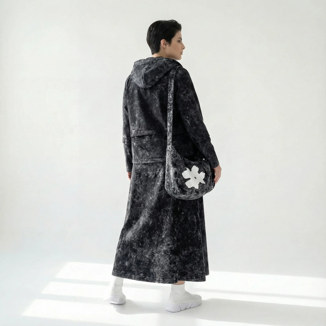 MODEARE - Oversize Lagenlook Set aus Kleid, Jacke und Bag in washed Schwarz mit Printdetails