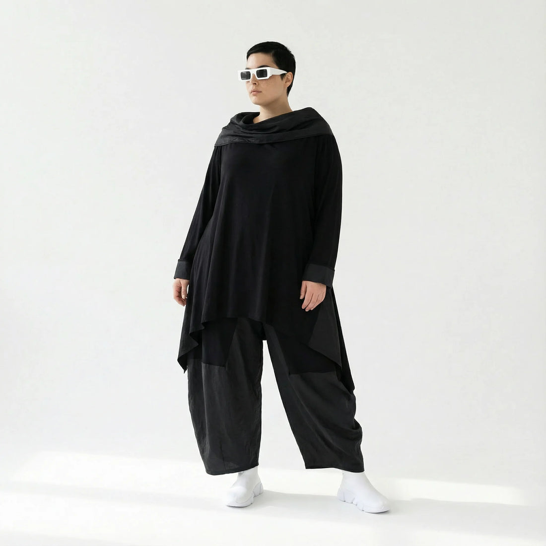Asymmetrisches Oversize Shirt aus Viskose mit Taftdetails für Winter – AKH Premium x Modeare – Avantgarde Lagenlook Mode online