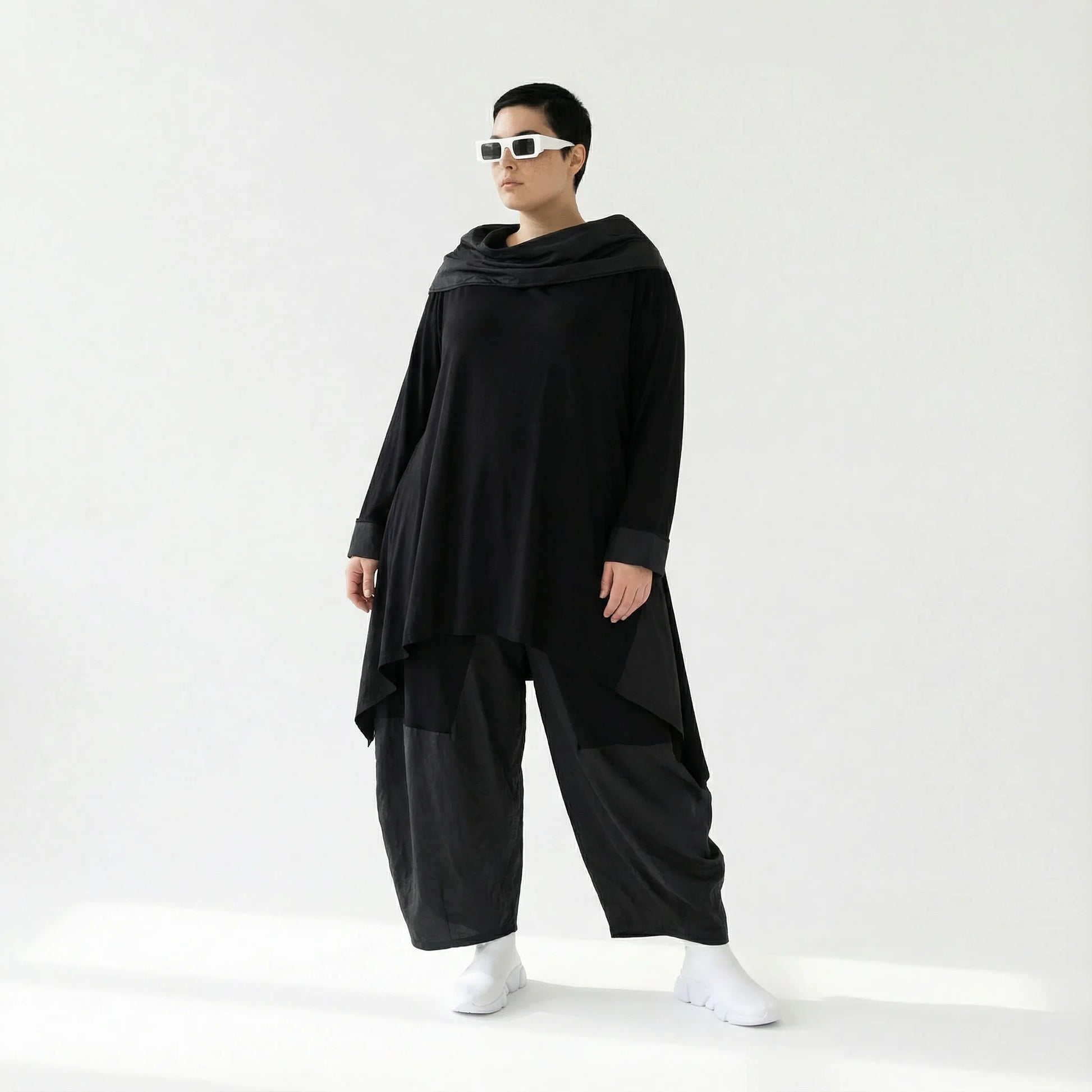 Asymmetrisches Oversize Shirt aus Viskose mit Taftdetails für Winter – AKH Premium x Modeare – Avantgarde Lagenlook Mode online