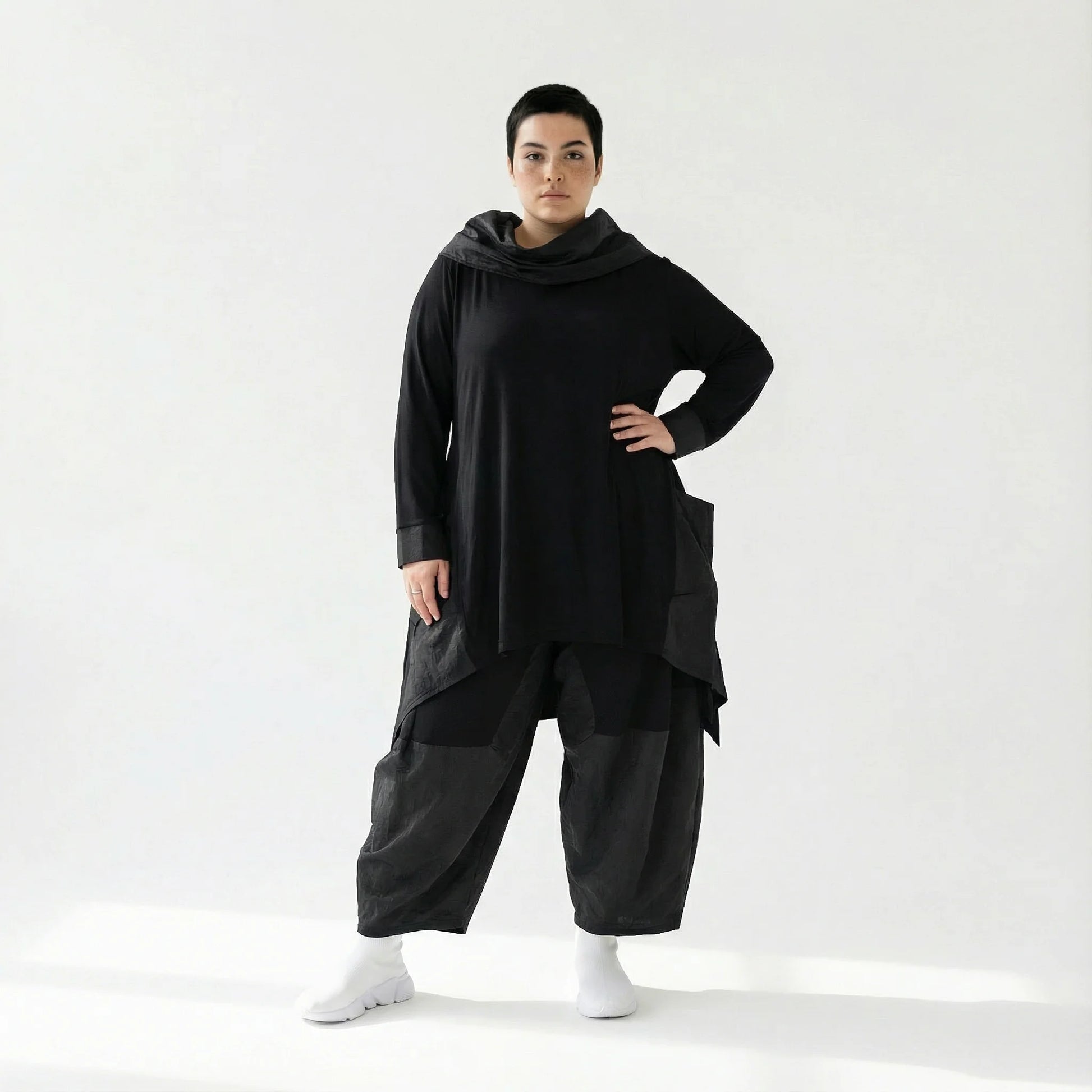 Asymmetrisches Oversize Shirt aus Viskose mit Taftdetails für Winter – AKH Premium x Modeare – Avantgarde Lagenlook Mode online