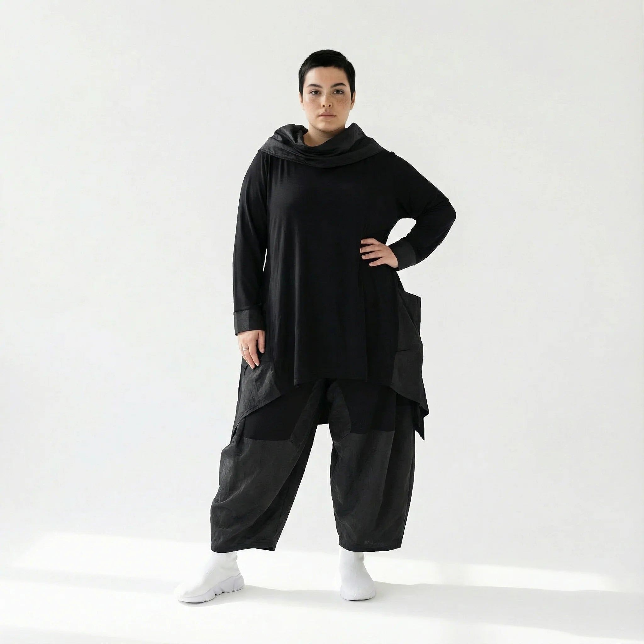 Asymmetrisches Oversize Shirt aus Viskose mit Taftdetails für Winter – AKH Premium x Modeare – Avantgarde Lagenlook Mode online