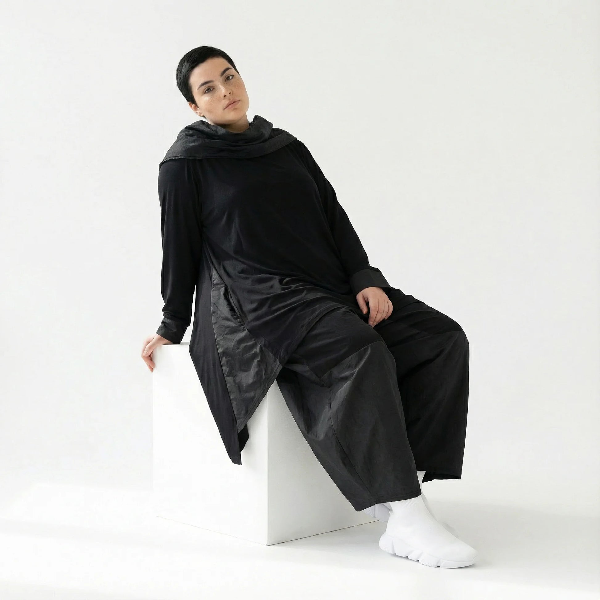 Asymmetrisches Oversize Shirt aus Viskose mit Taftdetails für Winter – AKH Premium x Modeare – Avantgarde Lagenlook Mode online