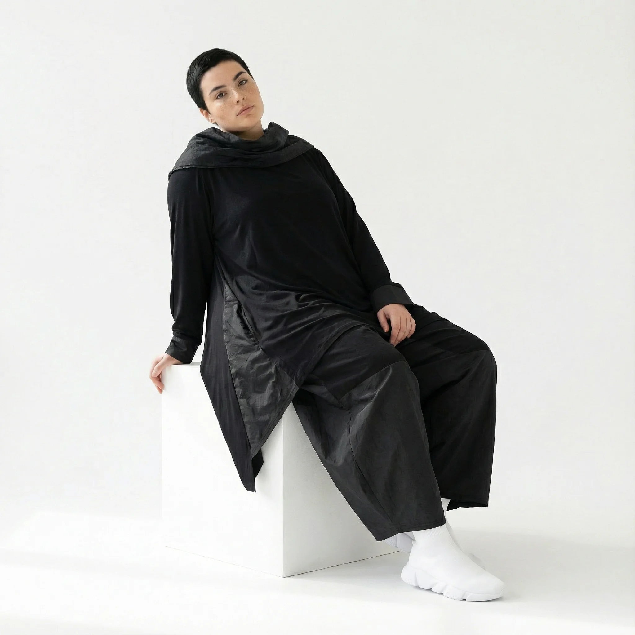 Asymmetrisches Oversize Shirt aus Viskose mit Taftdetails für Winter – AKH Premium x Modeare – Avantgarde Lagenlook Mode online