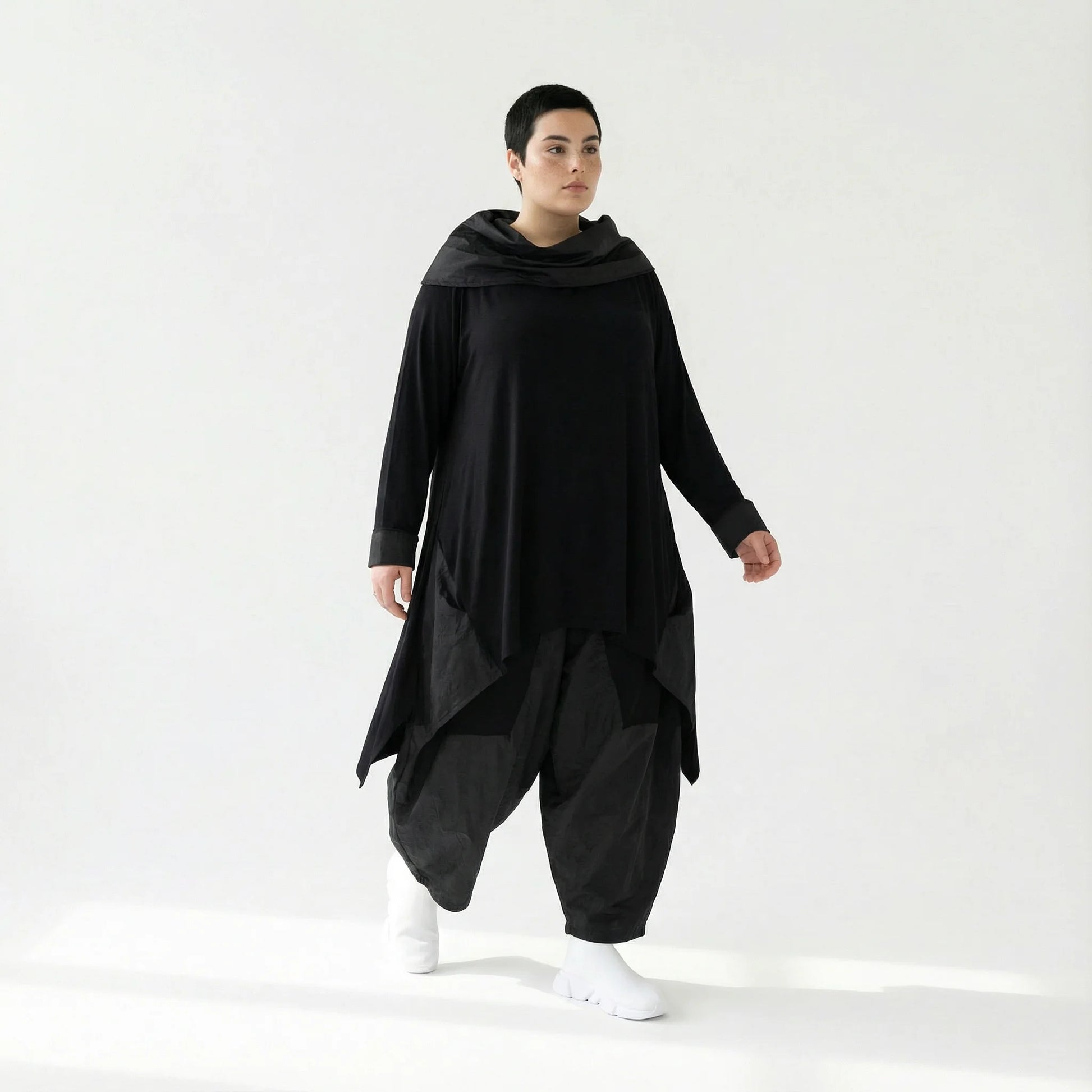 Asymmetrisches Oversize Shirt aus Viskose mit Taftdetails für Winter – AKH Premium x Modeare – Avantgarde Lagenlook Mode online
