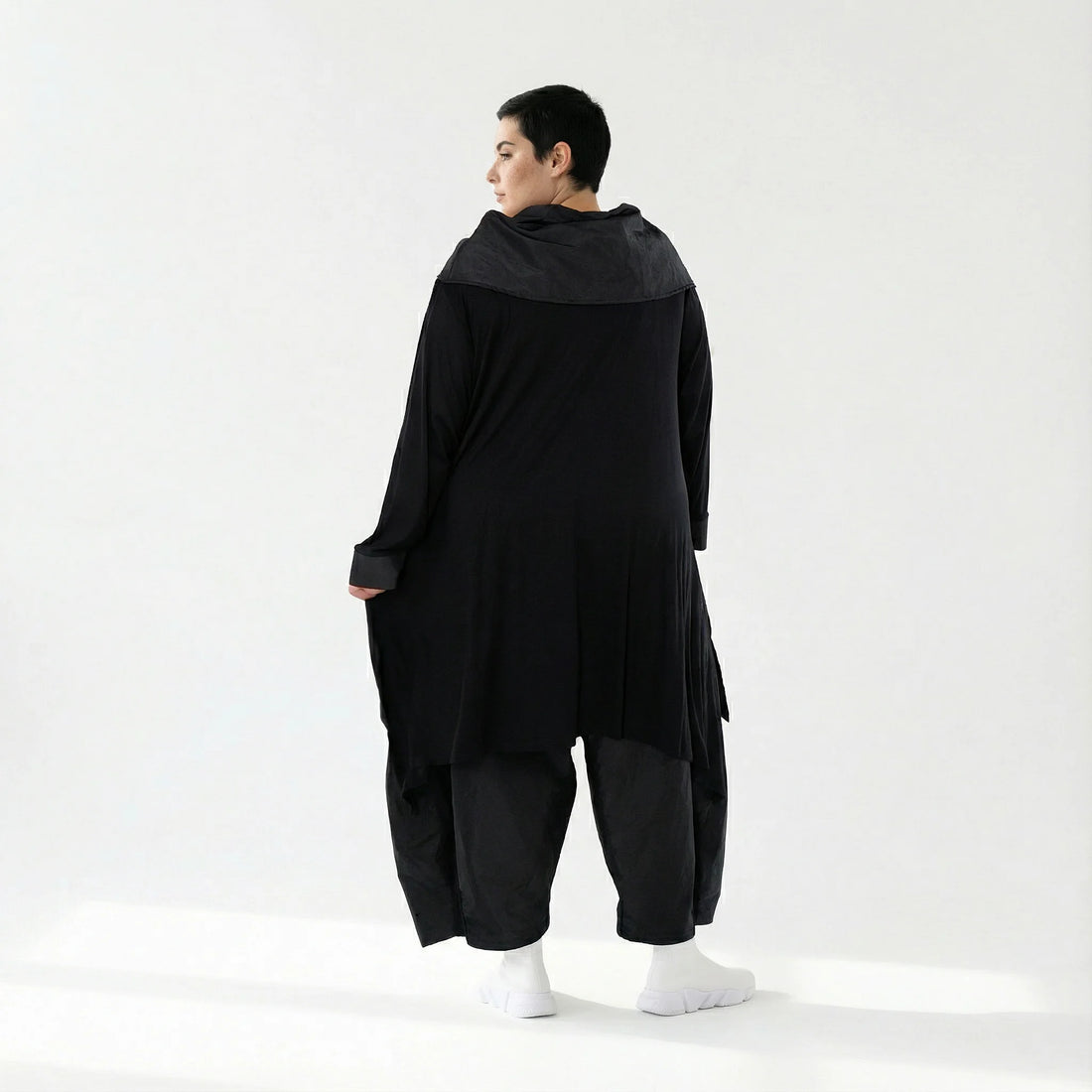 Asymmetrisches Oversize Shirt aus Viskose mit Taftdetails für Winter – AKH Premium x Modeare – Avantgarde Lagenlook Mode online