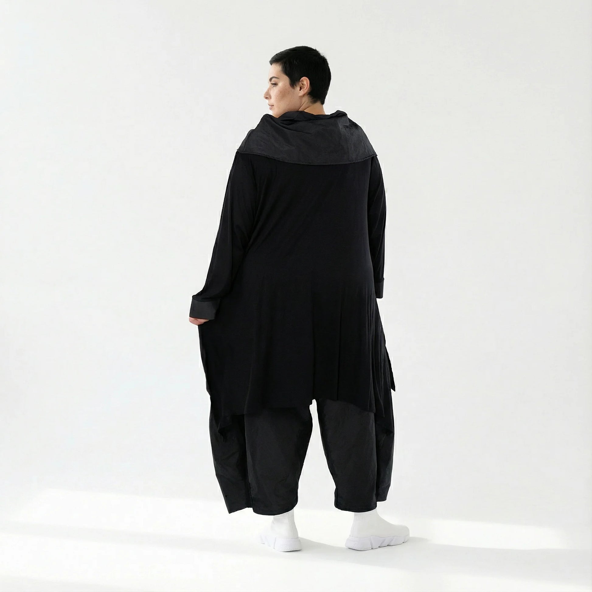 Asymmetrisches Oversize Shirt aus Viskose mit Taftdetails für Winter – AKH Premium x Modeare – Avantgarde Lagenlook Mode online