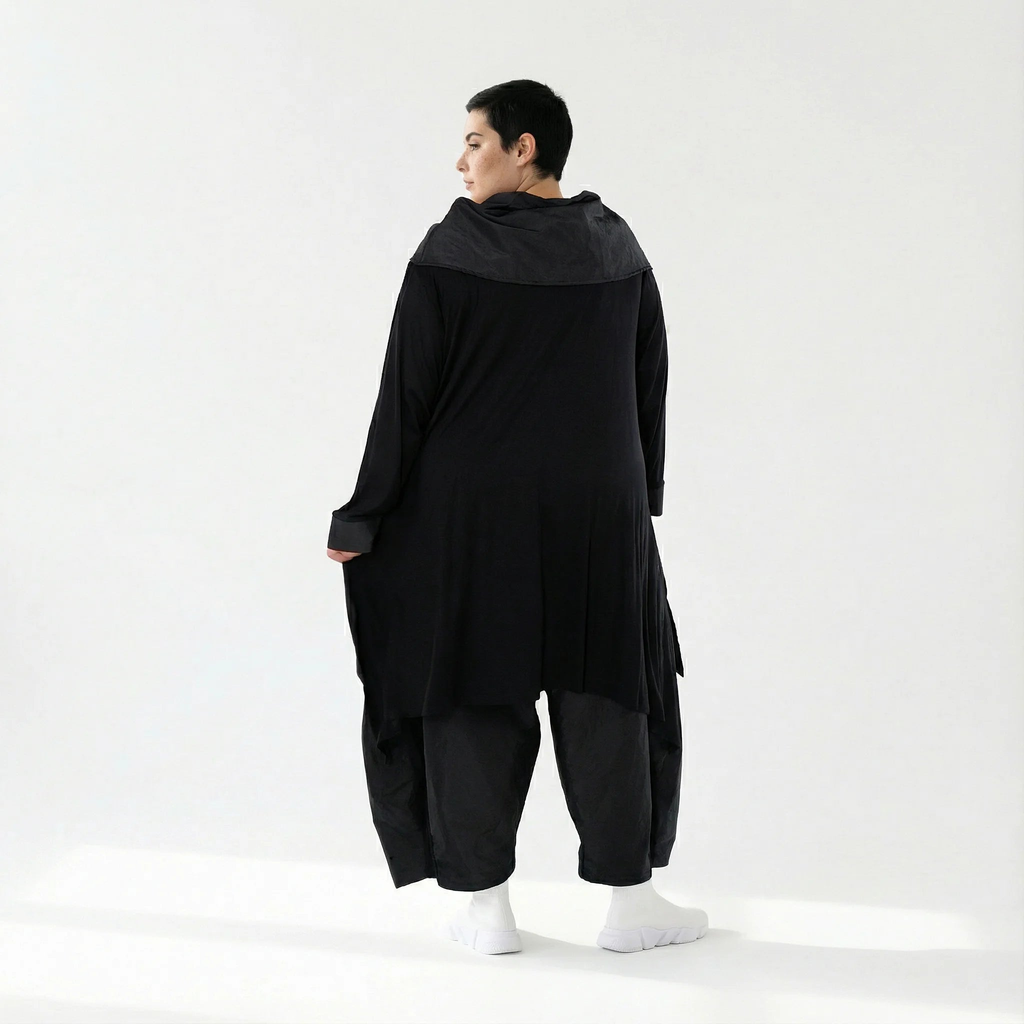 Asymmetrisches Oversize Shirt aus Viskose mit Taftdetails für Winter – AKH Premium x Modeare – Avantgarde Lagenlook Mode online