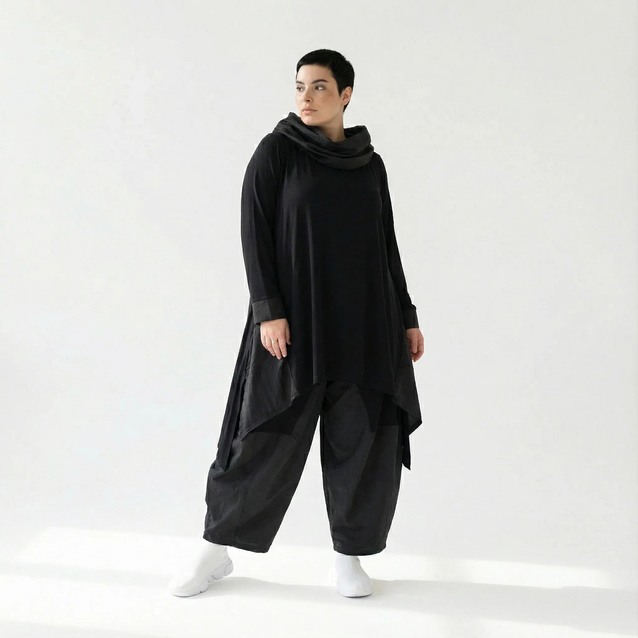 Asymmetrisches Oversize Shirt aus Viskose mit Taftdetails für Winter – AKH Premium x Modeare – Avantgarde Lagenlook Mode online