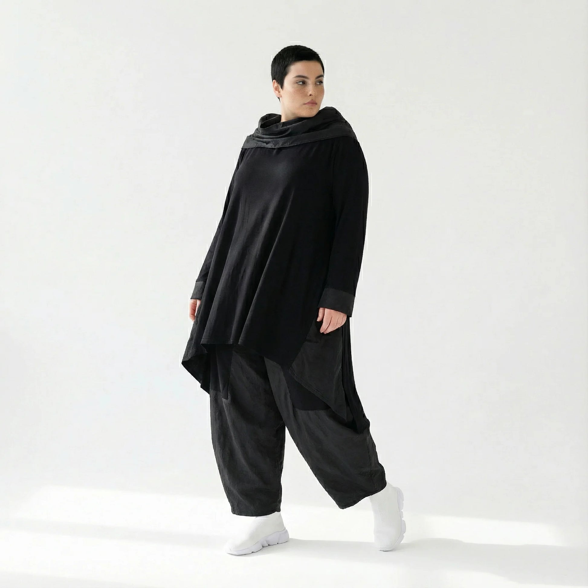 Asymmetrisches Oversize Shirt aus Viskose mit Taftdetails für Winter – AKH Premium x Modeare – Avantgarde Lagenlook Mode online