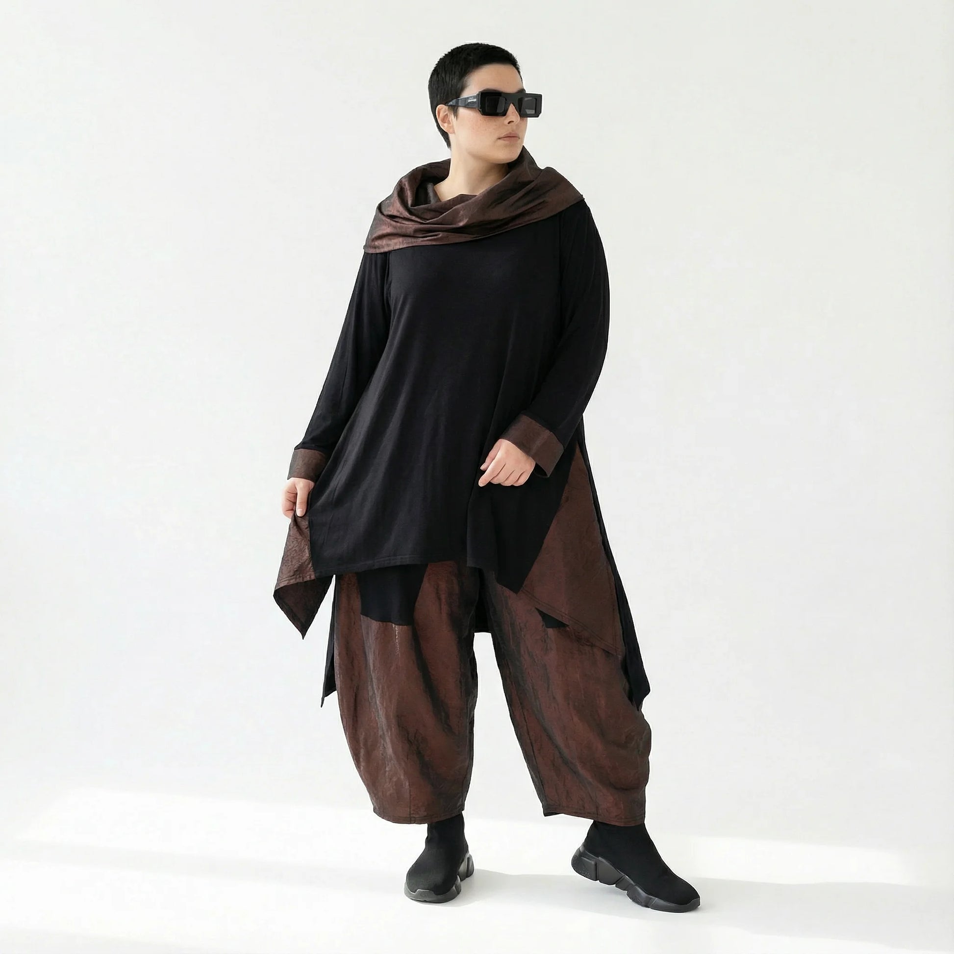 MODEARE - Baggy-Ballonhose in Schwarz-Kupfer mit tiefem Schritt und elastischem Bund aus Memorytaft