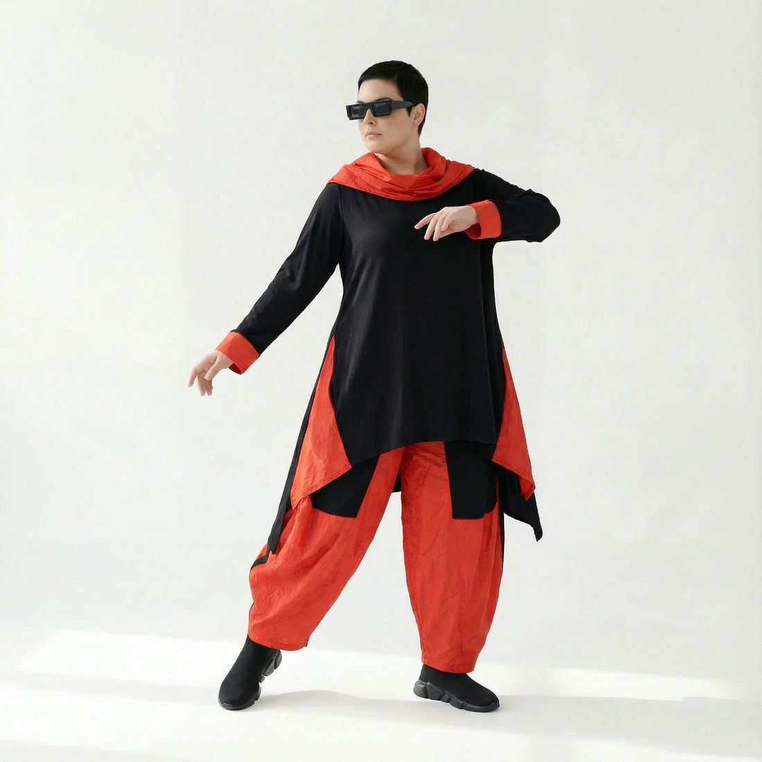 Asymmetrisches Oversize-Shirt aus Viskose-Taft Mix für Winter – AKH Premium Shirt bei Modeare jetzt entdecken