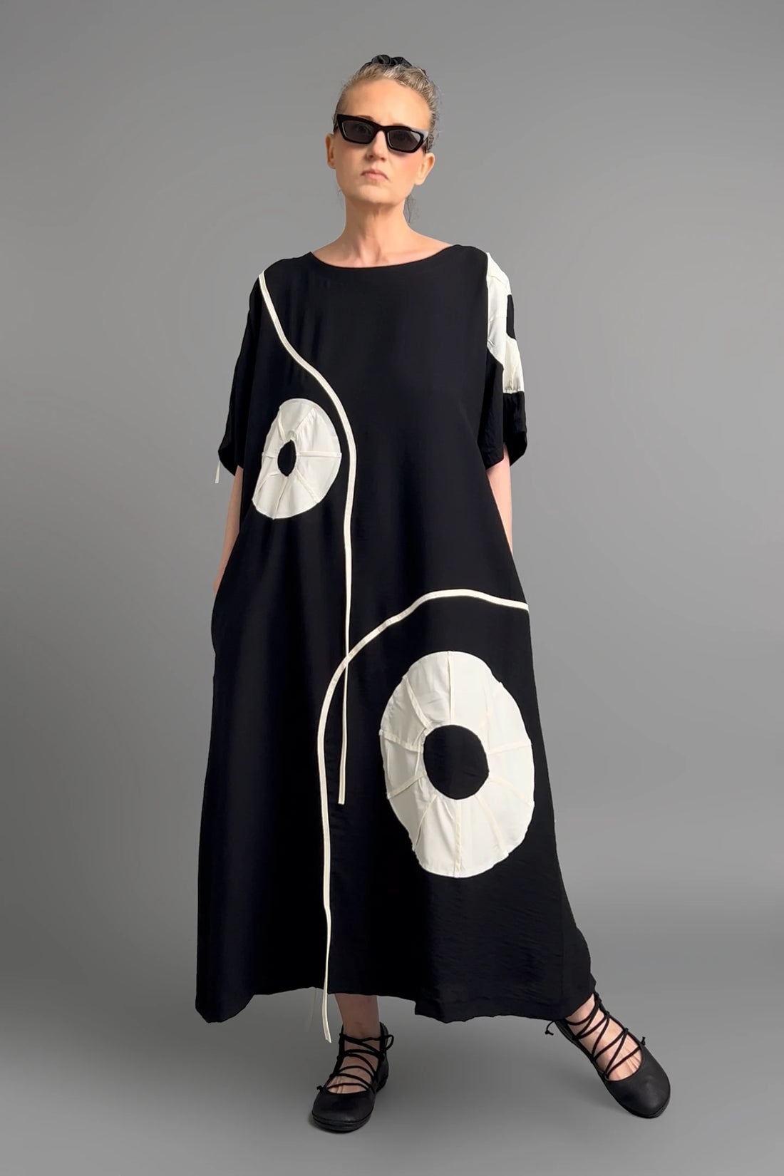Oversize Kleid Damen B-ONE schwarz ecru, Baumwolle, Made in Turkey, Größe 1–3, EU 40/50, Avantgarde Style -  MODEARE