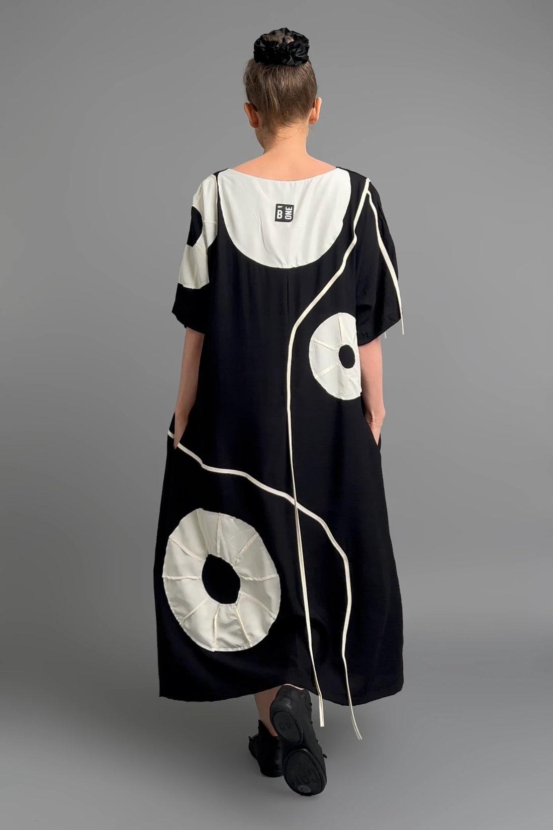 Oversize Kleid Damen B-ONE schwarz ecru, Baumwolle, Made in Turkey, Größe 1–3, EU 40/50, Avantgarde Style -  MODEARE