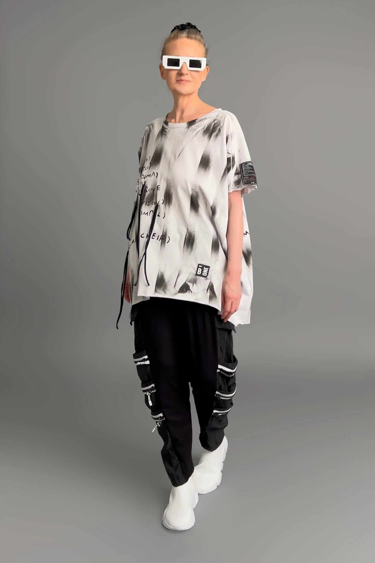 Oversize-Shirt in Batik-Optik mit Schriftprint von B-ONE aus Baumwollmix, Offwhite-Schwarz