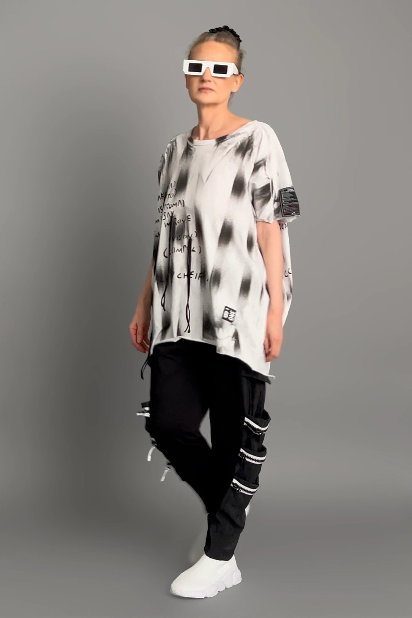 Oversize-Shirt in Batik-Optik mit Schriftprint von B-ONE aus Baumwollmix, Offwhite-Schwarz
