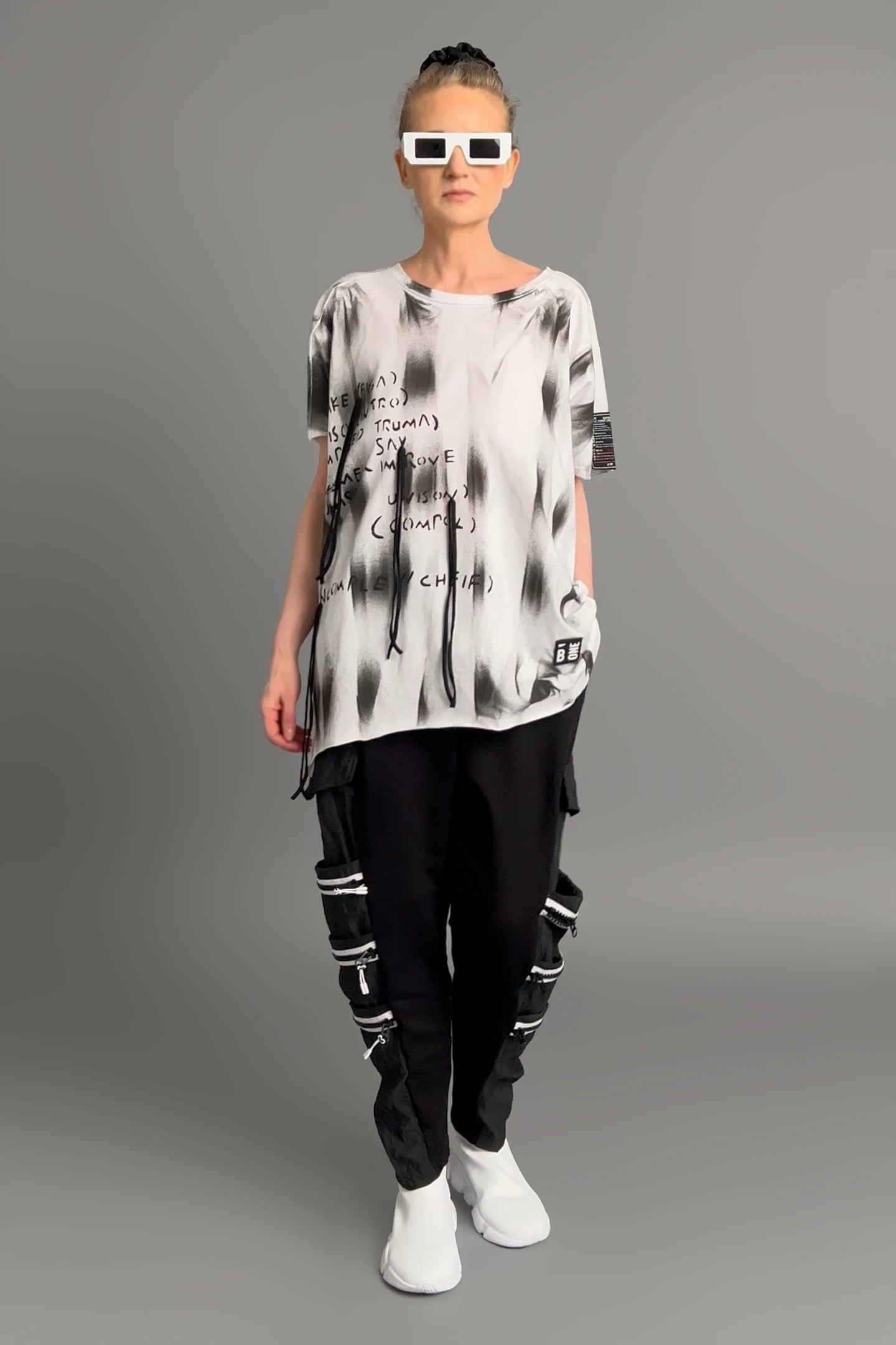 Oversize-Shirt in Batik-Optik mit Schriftprint von B-ONE aus Baumwollmix, Offwhite-Schwarz