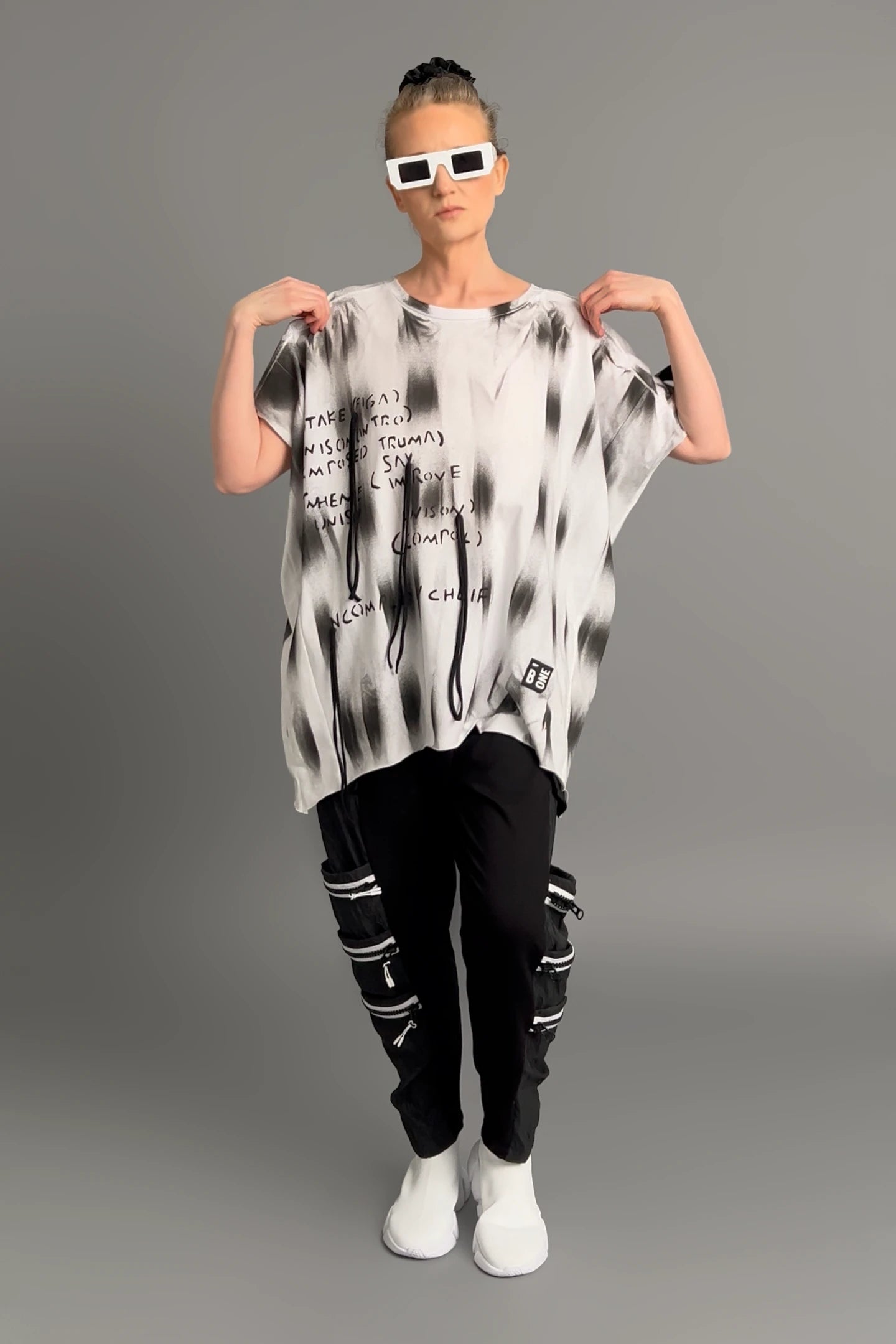 Oversize-Shirt in Batik-Optik mit Schriftprint von B-ONE aus Baumwollmix, Offwhite-Schwarz