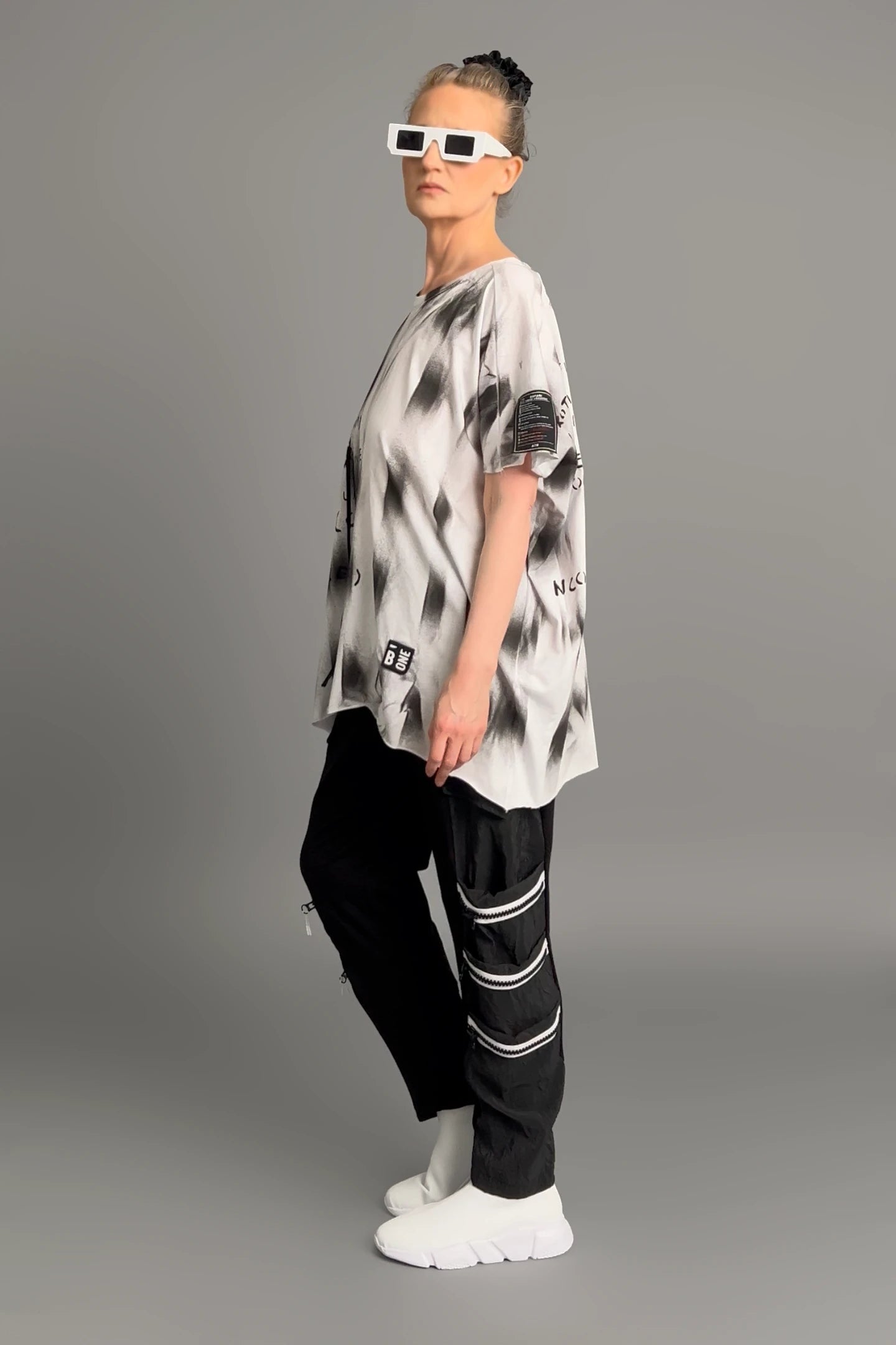 Oversize-Shirt in Batik-Optik mit Schriftprint von B-ONE aus Baumwollmix, Offwhite-Schwarz
