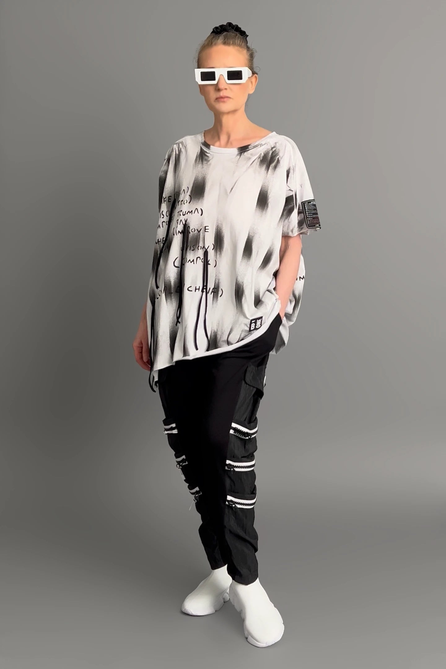 Oversize-Shirt in Batik-Optik mit Schriftprint von B-ONE aus Baumwollmix, Offwhite-Schwarz