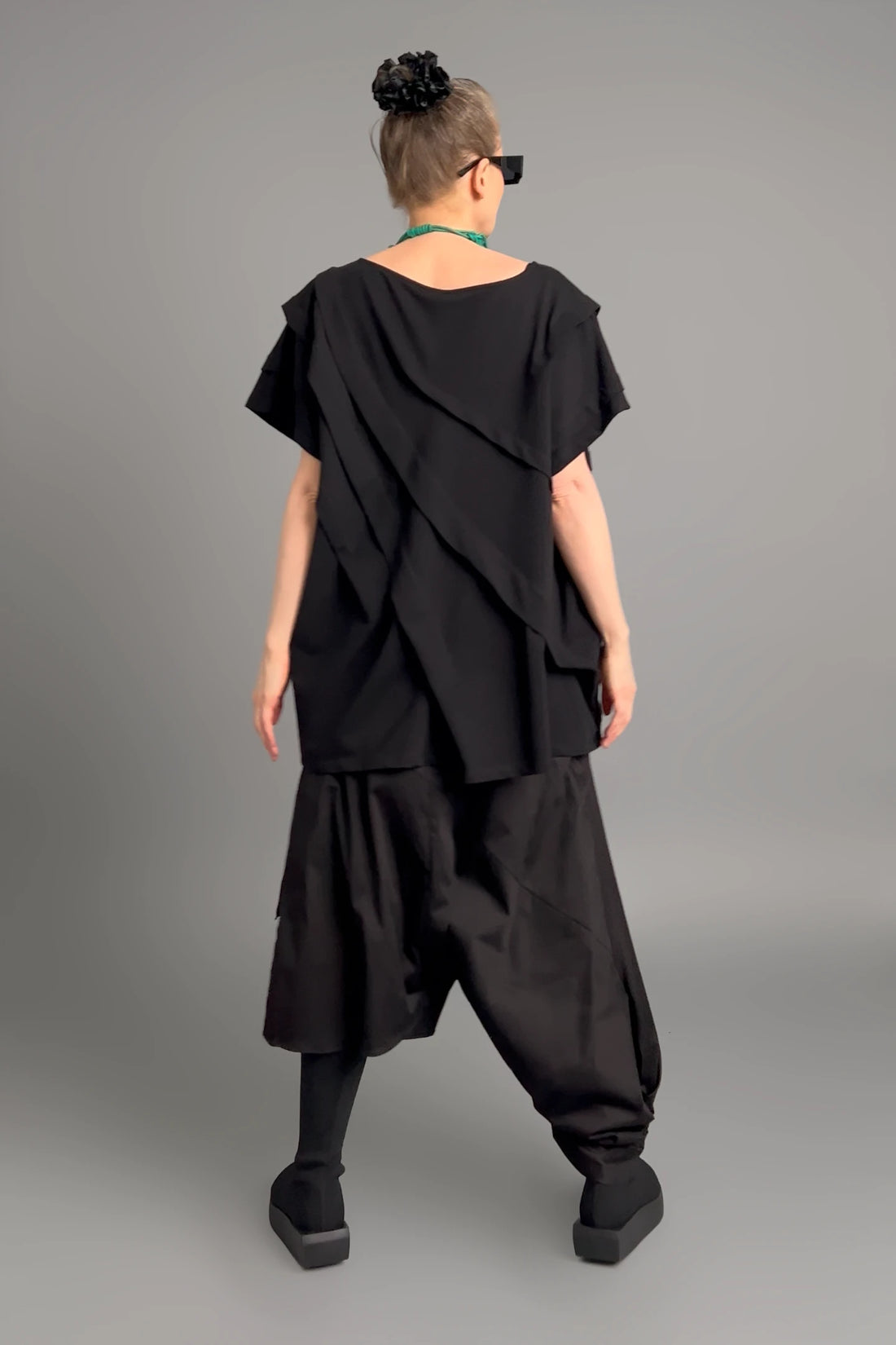 Damen Oversize-Shirt Schwarz Caraclan, Baumwollmix, EU 38/50 – Lagenlook, asymmetrisch, avantgardistisch, weich & komfortabel -  MODEARE