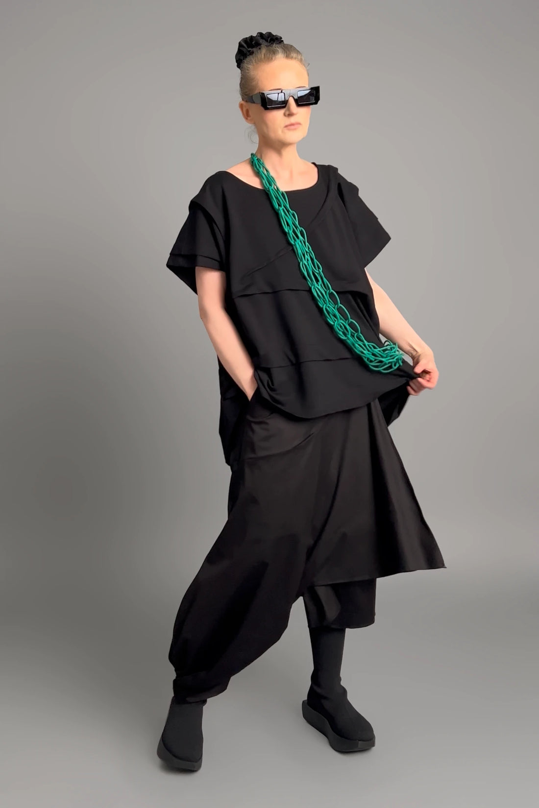 Damen Oversize-Shirt Schwarz Caraclan, Baumwollmix, EU 38/50 – Lagenlook, asymmetrisch, avantgardistisch, weich & komfortabel -  MODEARE