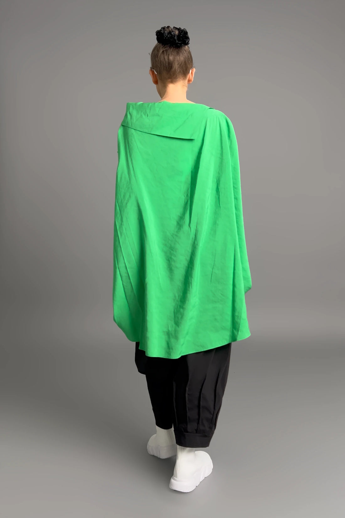 Damen Oversize-Shirt Grün Caraclan mit Print, weiter Kragen, Modal-Mix, EU 38/50 – Avantgarde Mode, Made in Turkey -  MODEARE