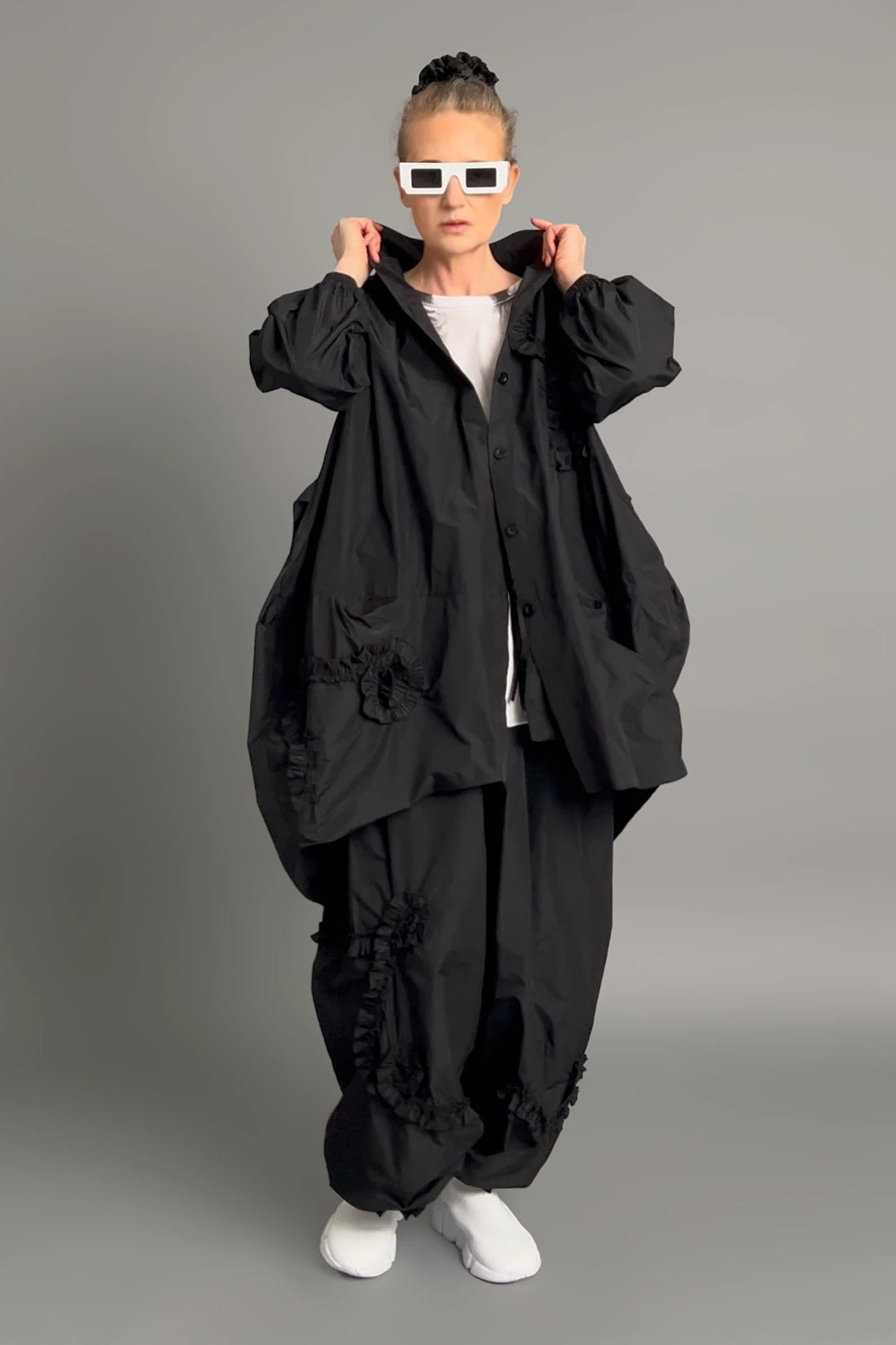2-Teiler Damen Set Schwarz Caraclan – Jacke & Hose mit Rüschen, EU 38 bis 50, oversized, Avantgarde-Look, made in Türkei -  MODEARE