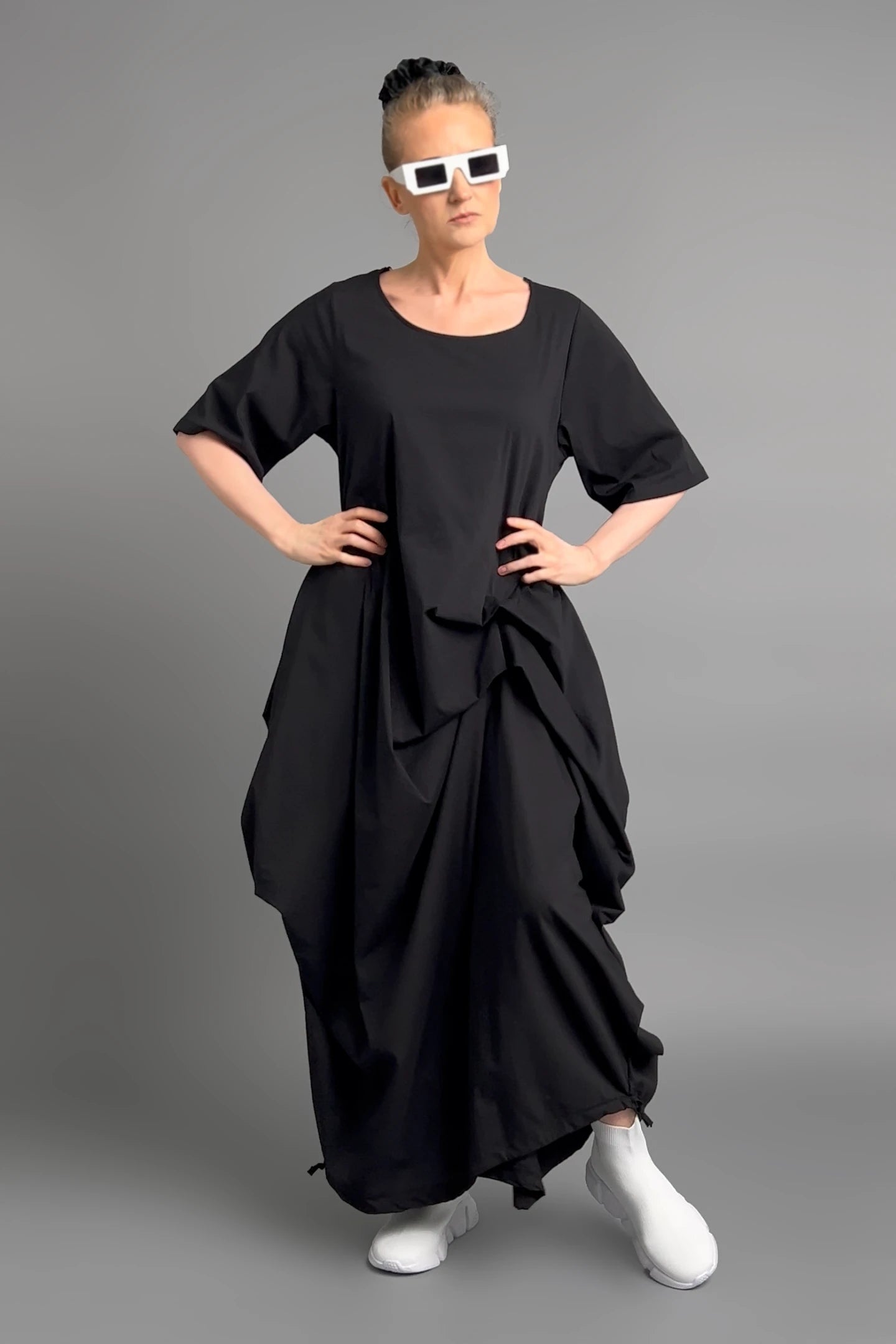 Caraclan Avantgarde-Jumpsuit mit Drapierungen aus Baumwoll-Mix in Schwarz