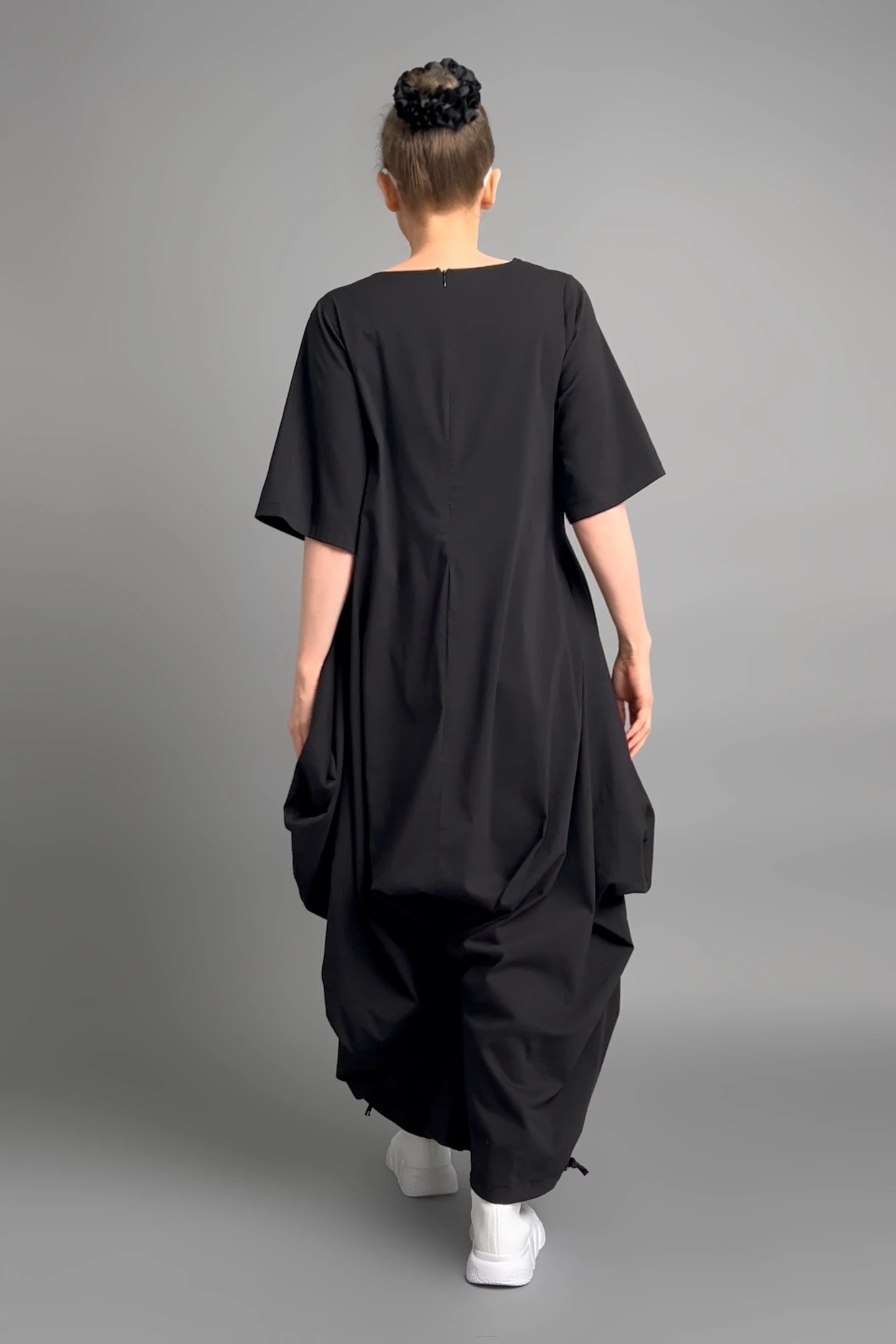 Caraclan Avantgarde-Jumpsuit mit Drapierungen aus Baumwoll-Mix in Schwarz