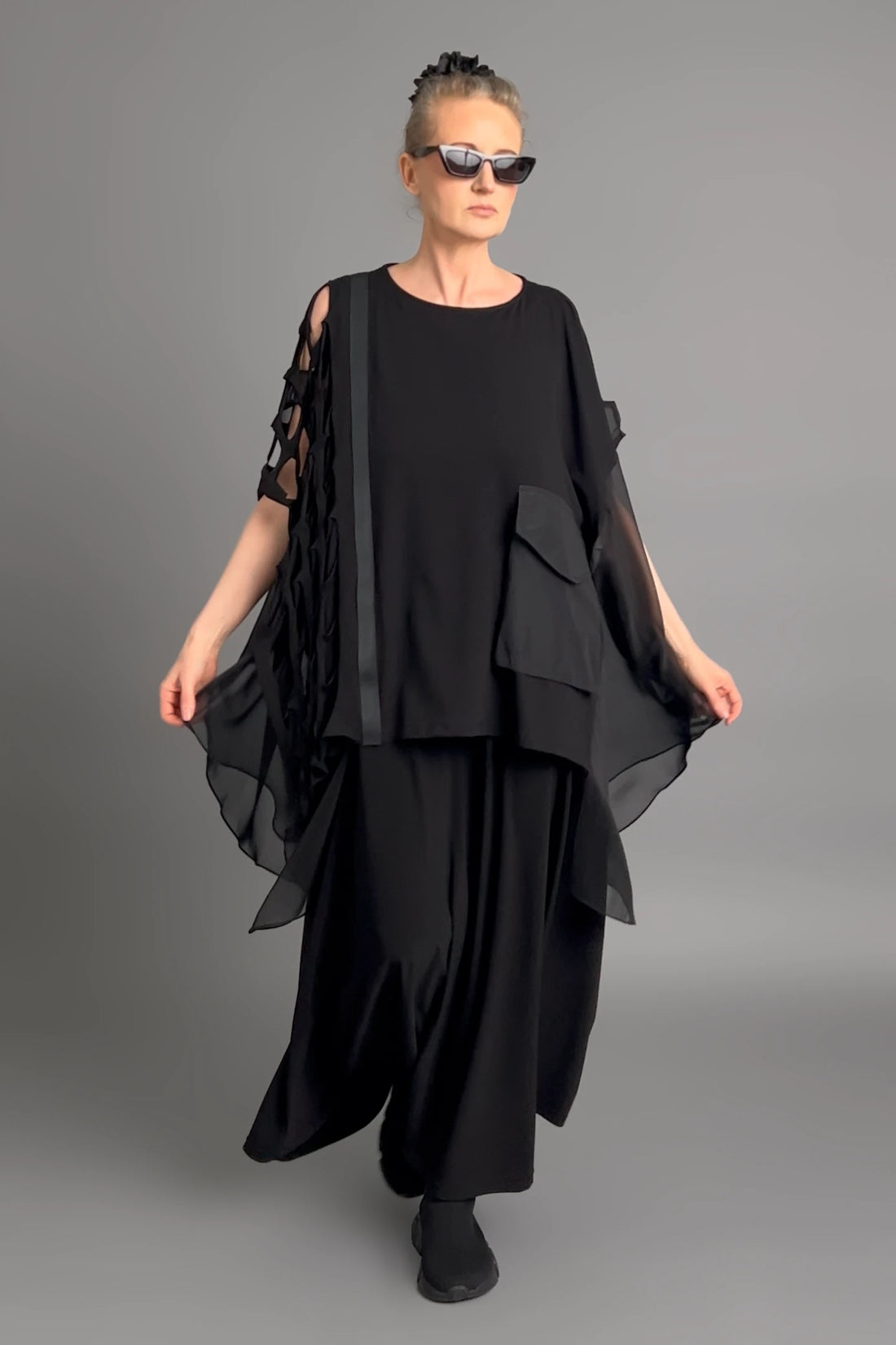 Caraclan Damen Tunika Schwarz mit Netzdetails, Chiffonärmeln, Viskose – EU 38 bis 50 – Avantgarde, Oversize -  MODEARE