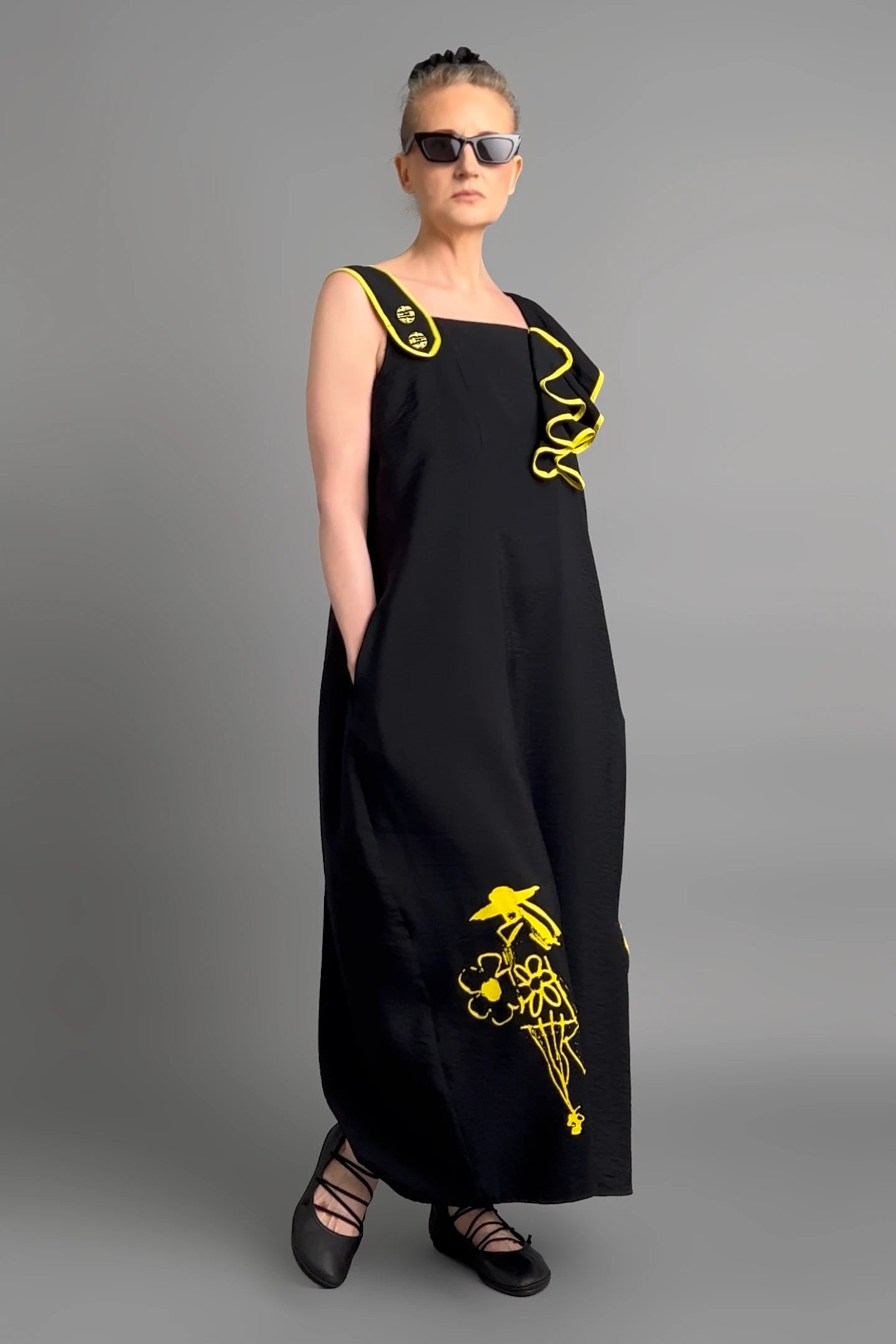 Damen Kleid schwarz-gelb LUANI Avantgarde Maxikleid aus Baumwolle, gelbe Details, EU 40 bis 48 -  MODEARE