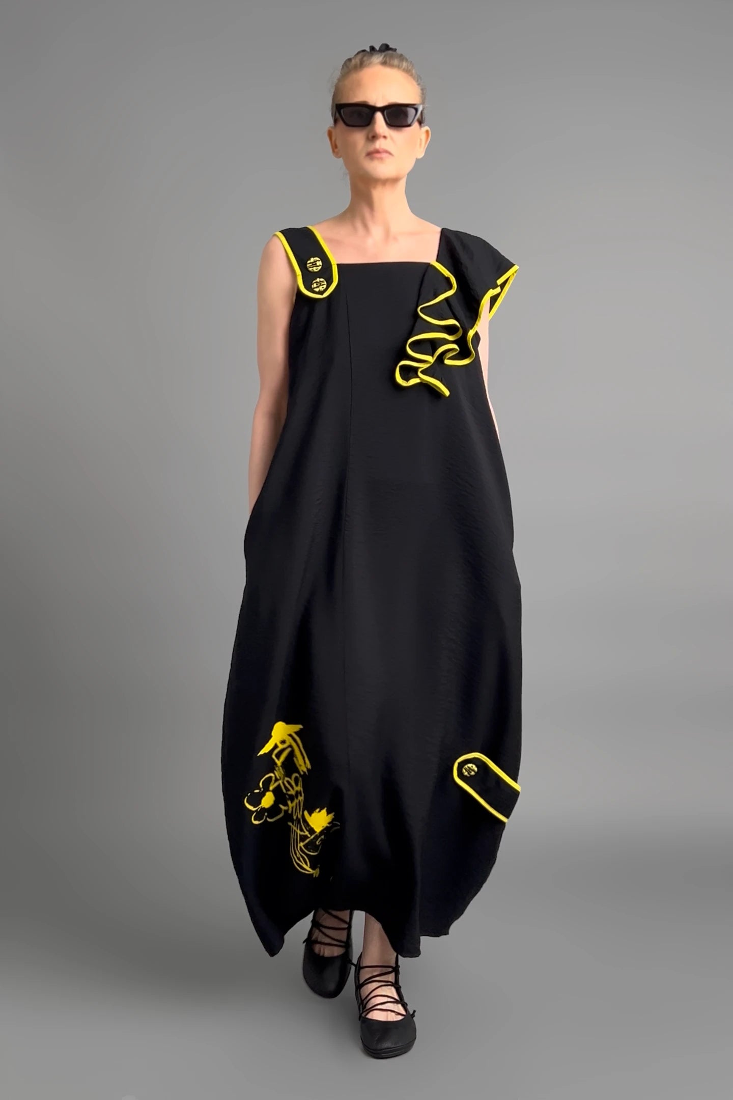 Damen Kleid schwarz-gelb LUANI Avantgarde Maxikleid aus Baumwolle, gelbe Details, EU 40 bis 48 -  MODEARE