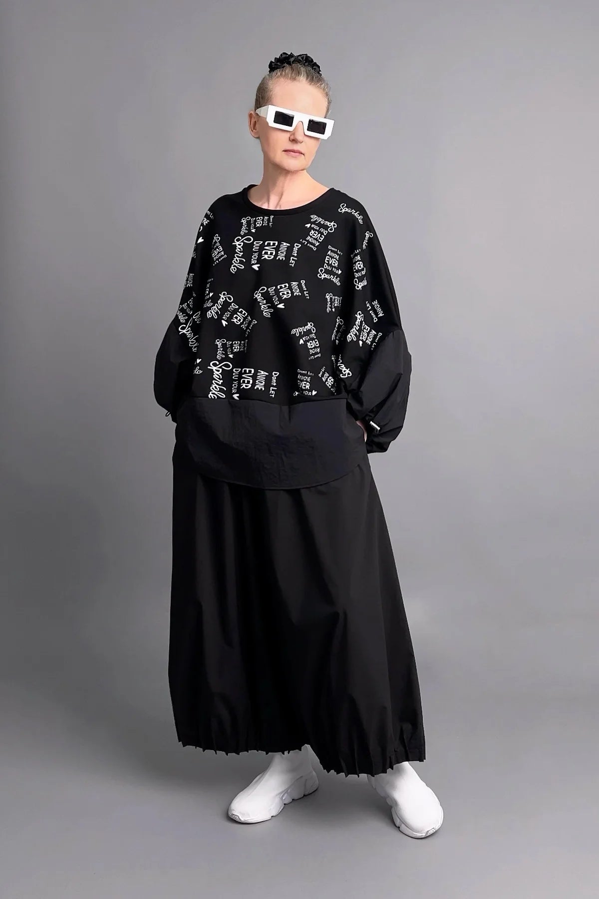 Oversize-Bluse mit Allover-Schriftprint und Ballonärmeln aus weichem French Terry