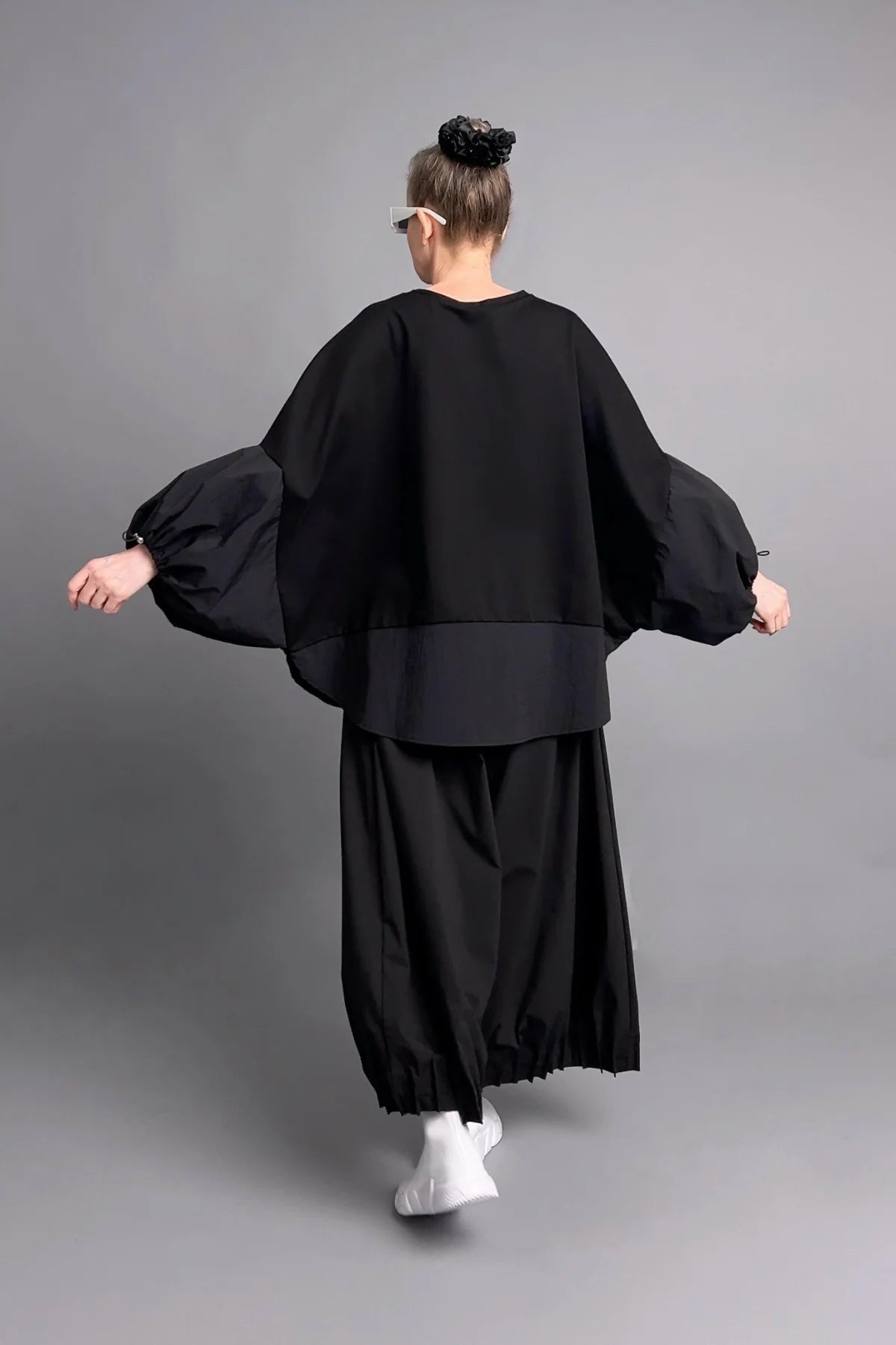 Oversize-Bluse mit Allover-Schriftprint und Ballonärmeln aus weichem French Terry