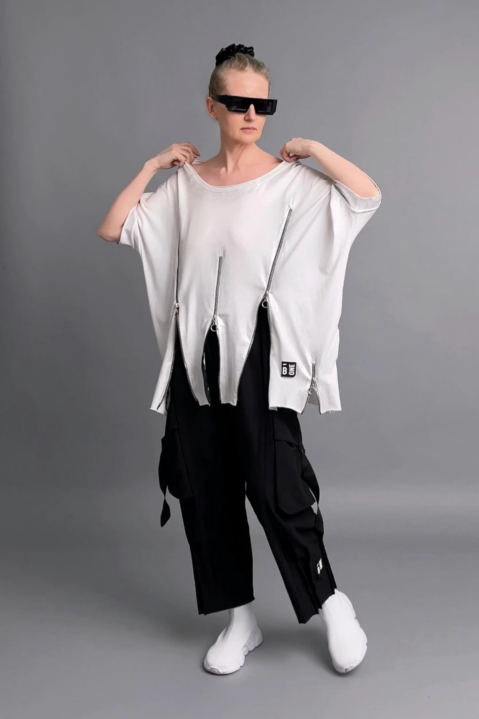 Oversize-Shirt mit Metallic-Glanz und Zippern von B-ONE in Weiß – Avantgarde-Design