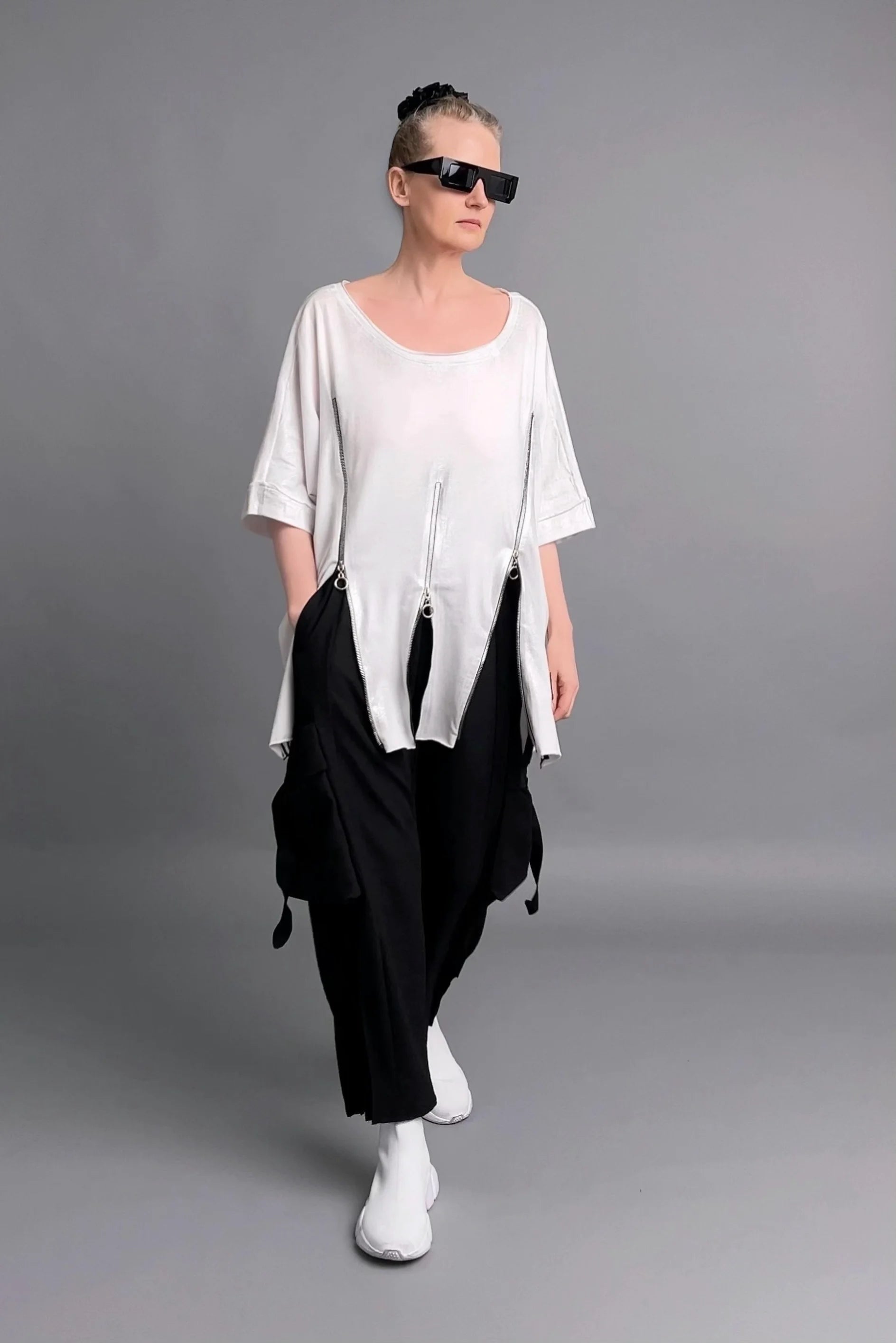 Oversize-Shirt mit Metallic-Glanz und Zippern von B-ONE in Weiß – Avantgarde-Design