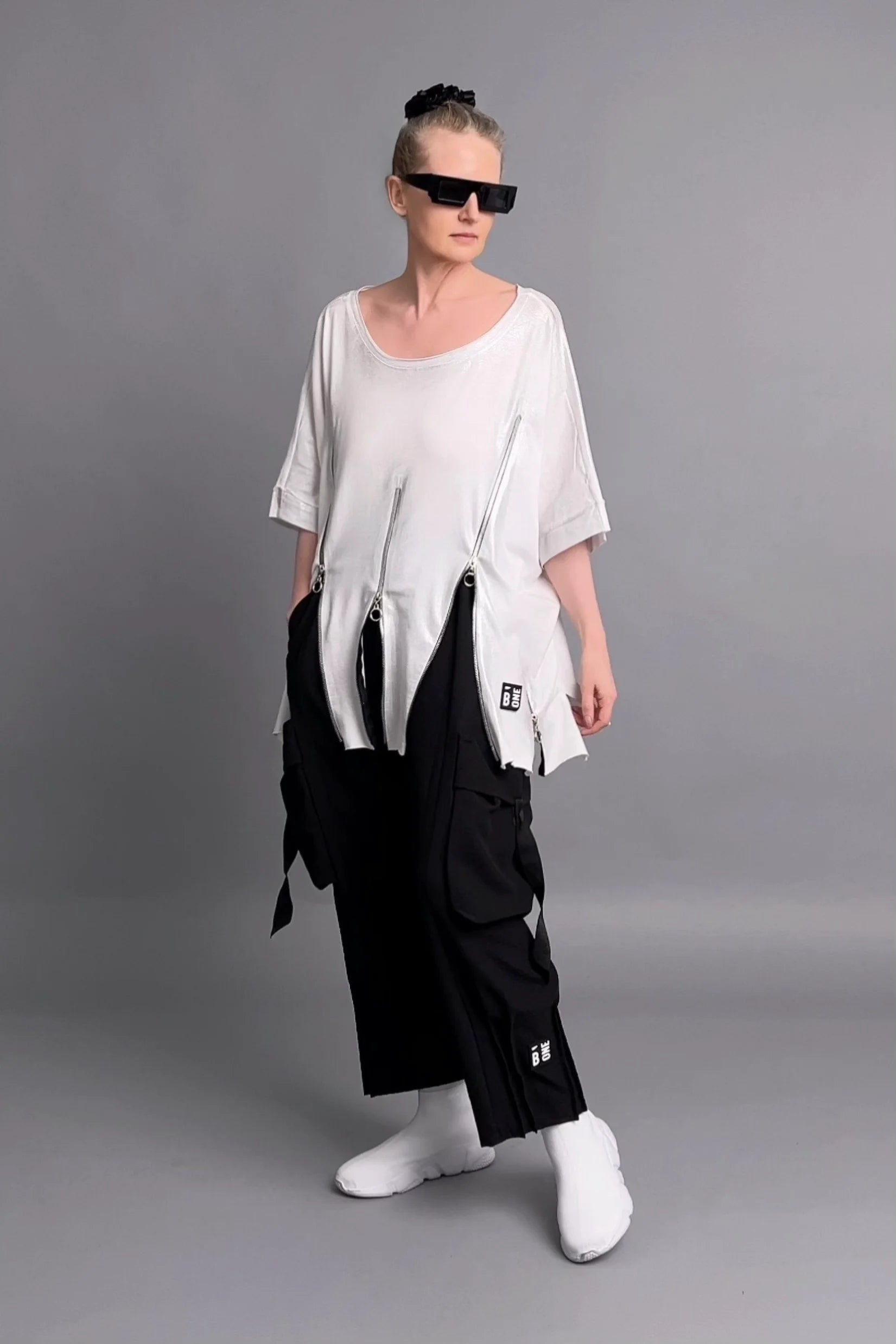 Oversize-Shirt mit Metallic-Glanz und Zippern von B-ONE in Weiß – Avantgarde-Design