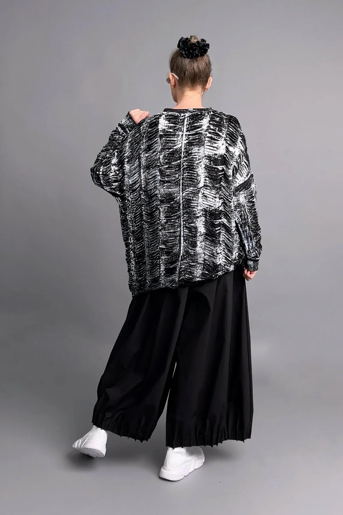 2-teiliges Oversize-Sweatshirt-Set mit Struktur-Überwurf und Printshirt in Schwarz-Weiß