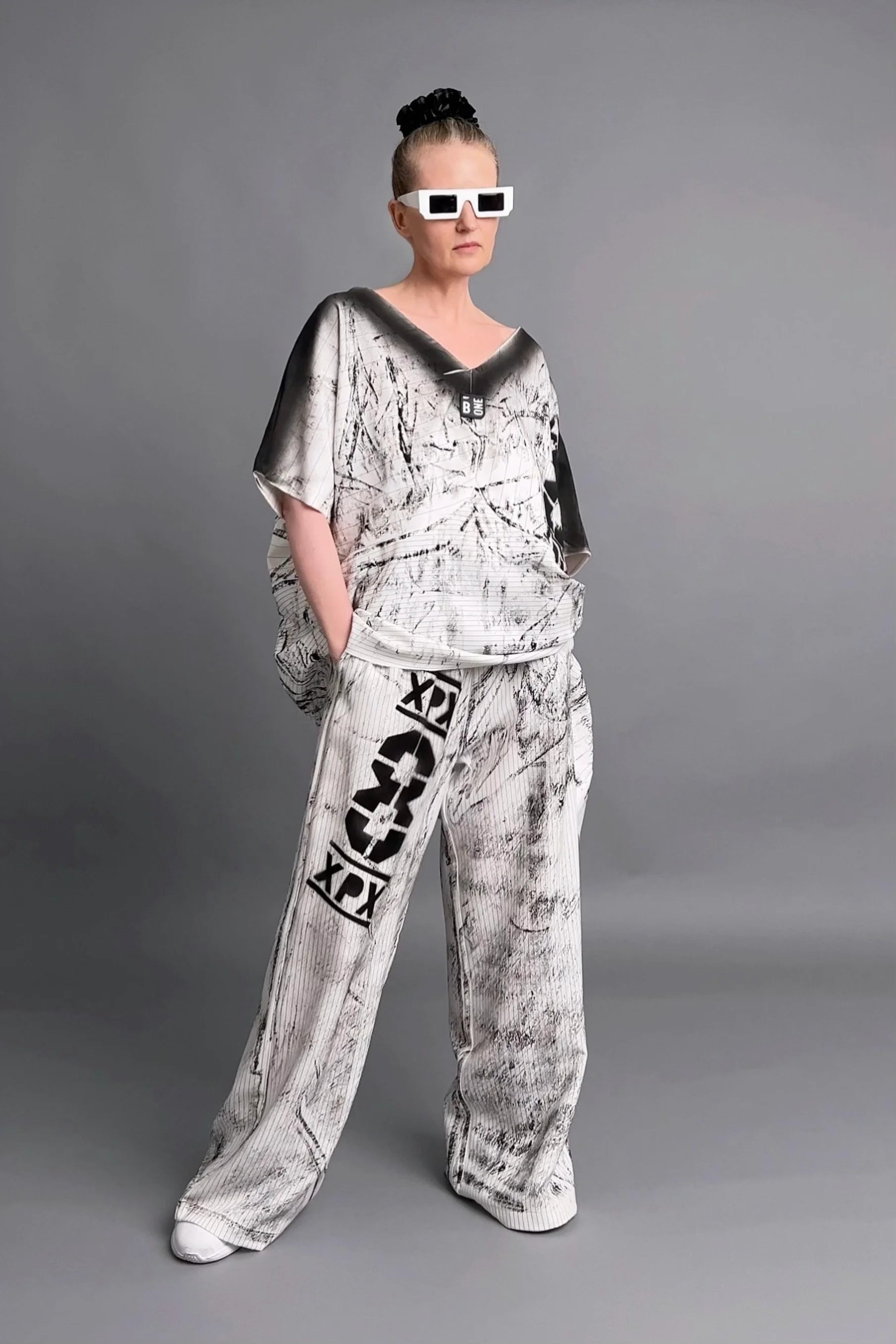 Avantgarde 2-Teiler mit abstraktem Print – Oversize-Shirt & Hose aus Jersey von B-ONE