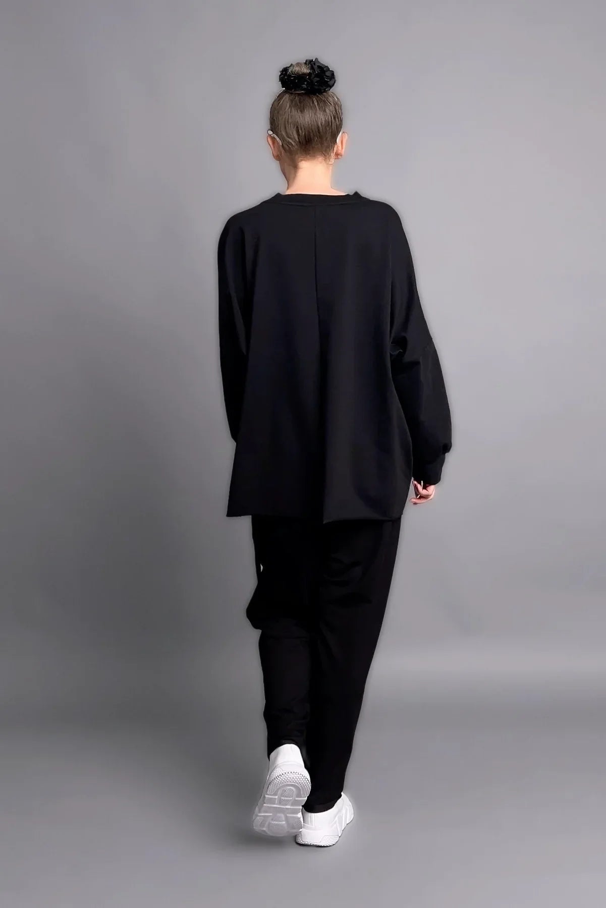 Schwarze Oversize-Hose mit Lagenoptik und Bindeband aus weichem French Terry