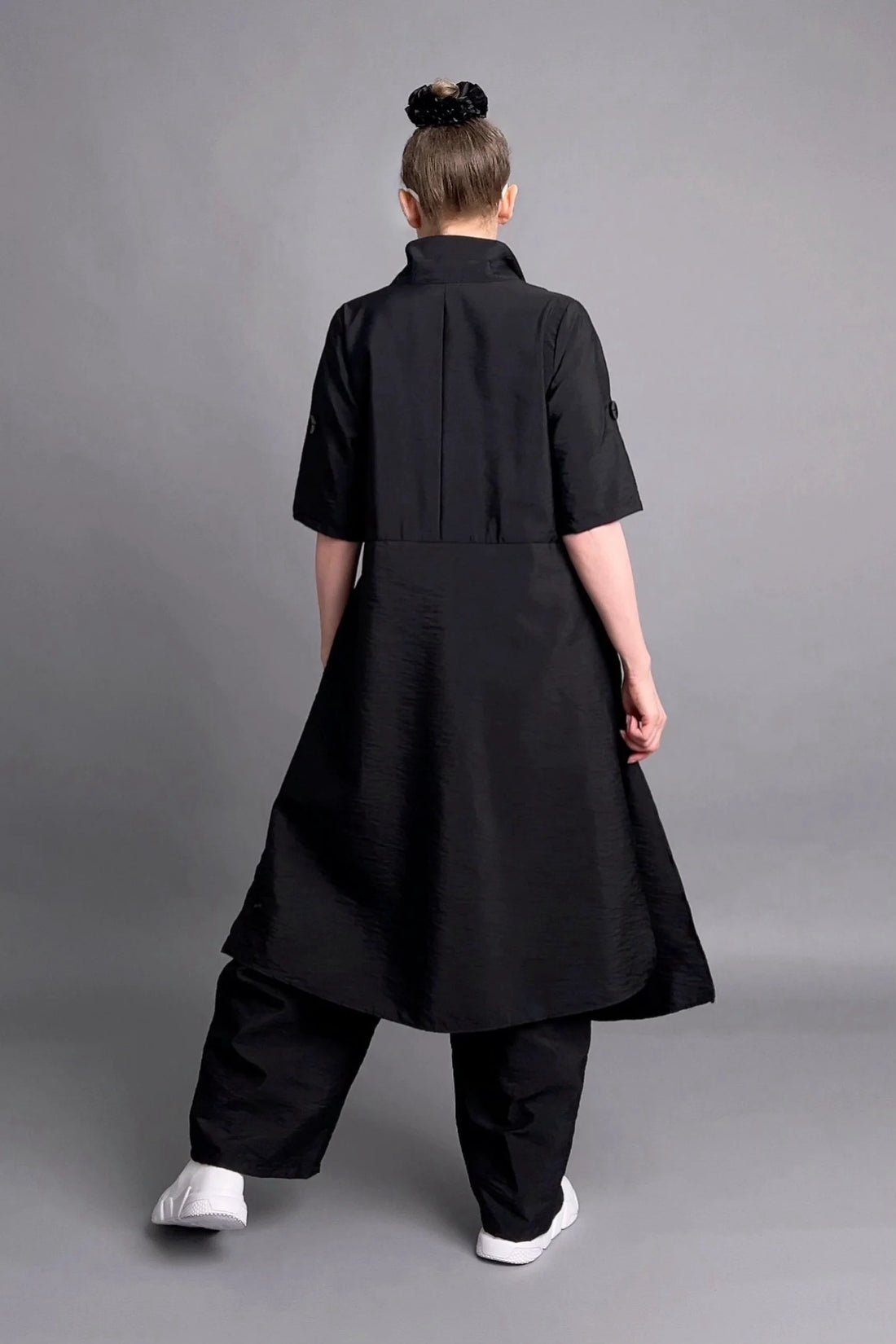 Cadrelli Avantgarde Jumpsuit in Schwarz mit Crash-Struktur und Oversize-Silhouette