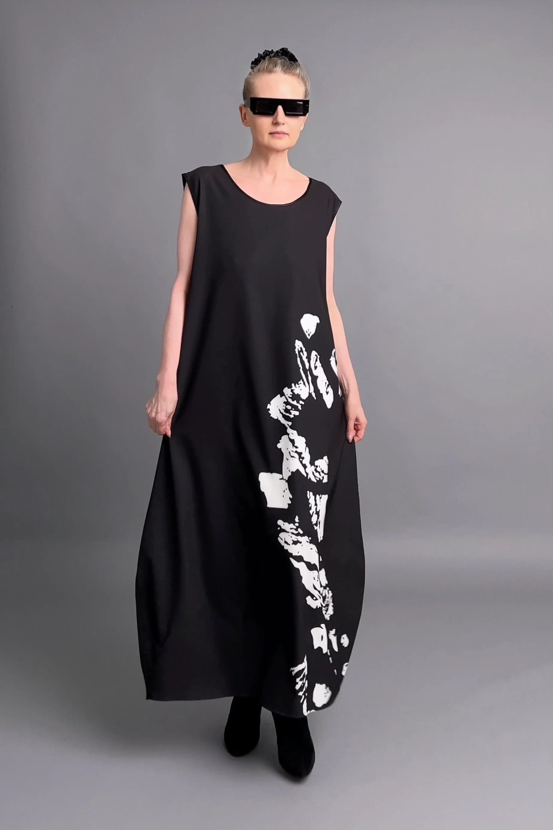 Cadrelli Zweiteiler Kleid mit abstraktem Print & transparenter Überwurf schwarz-weiß