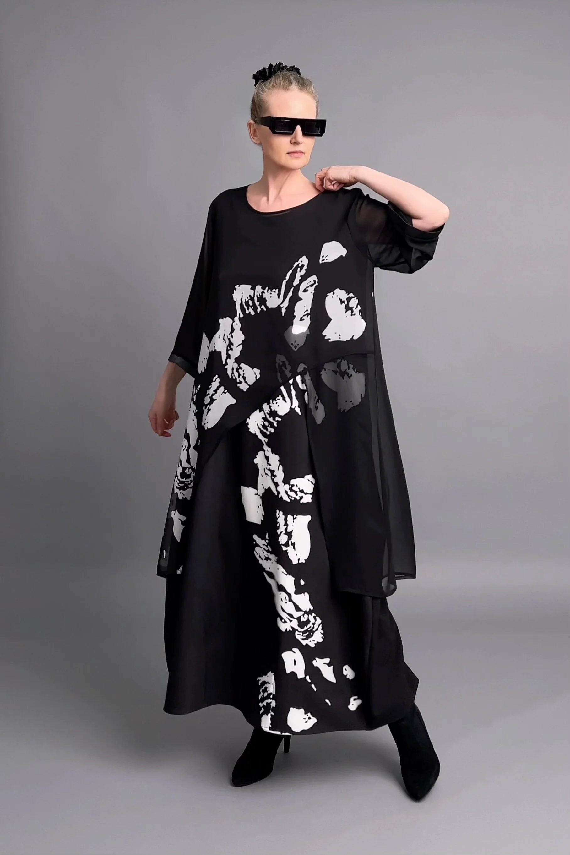 Cadrelli Zweiteiler Kleid mit abstraktem Print & transparenter Überwurf schwarz-weiß