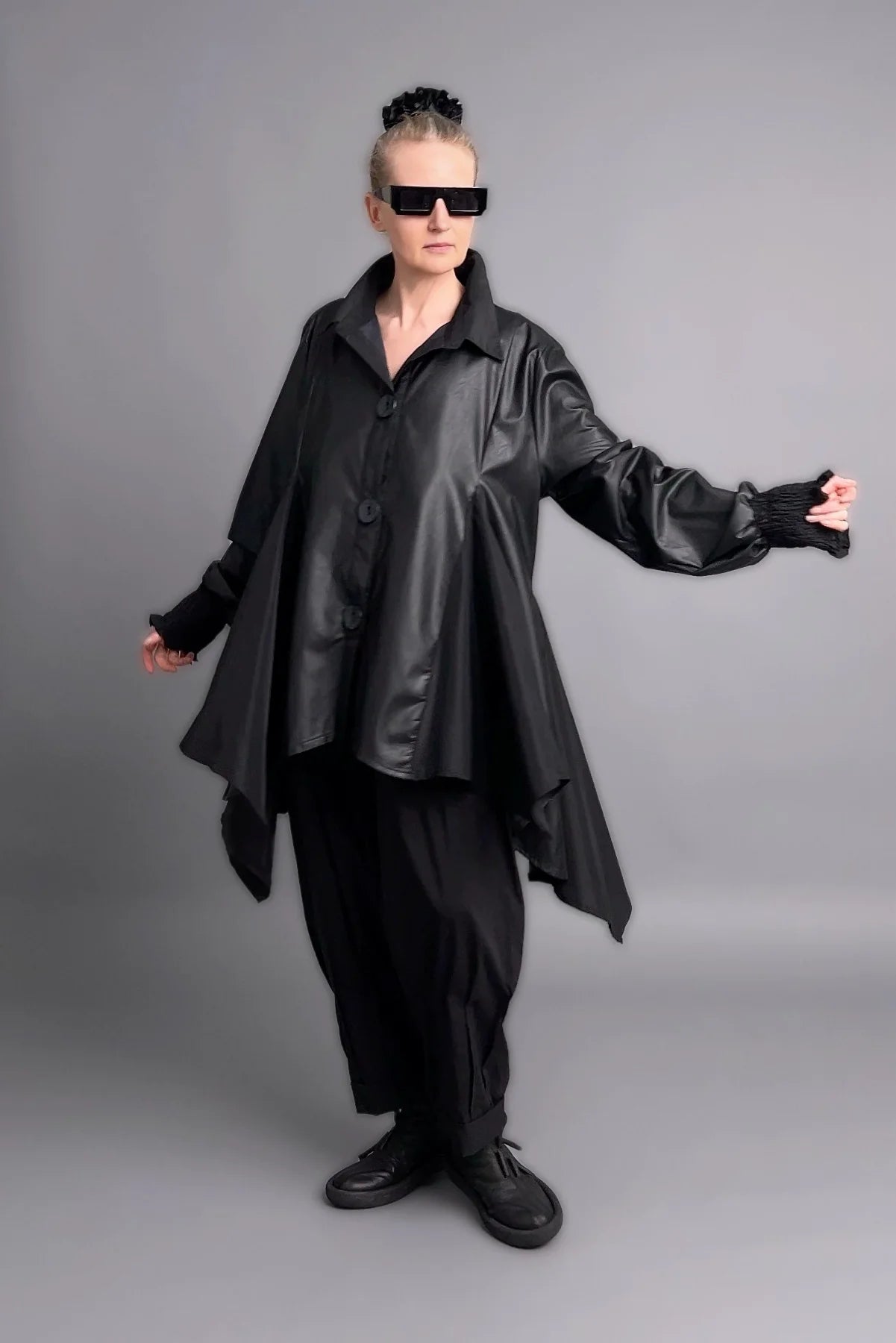 Asymmetrische Oversize-Jacke aus Lederimitat mit Statement-Kragen