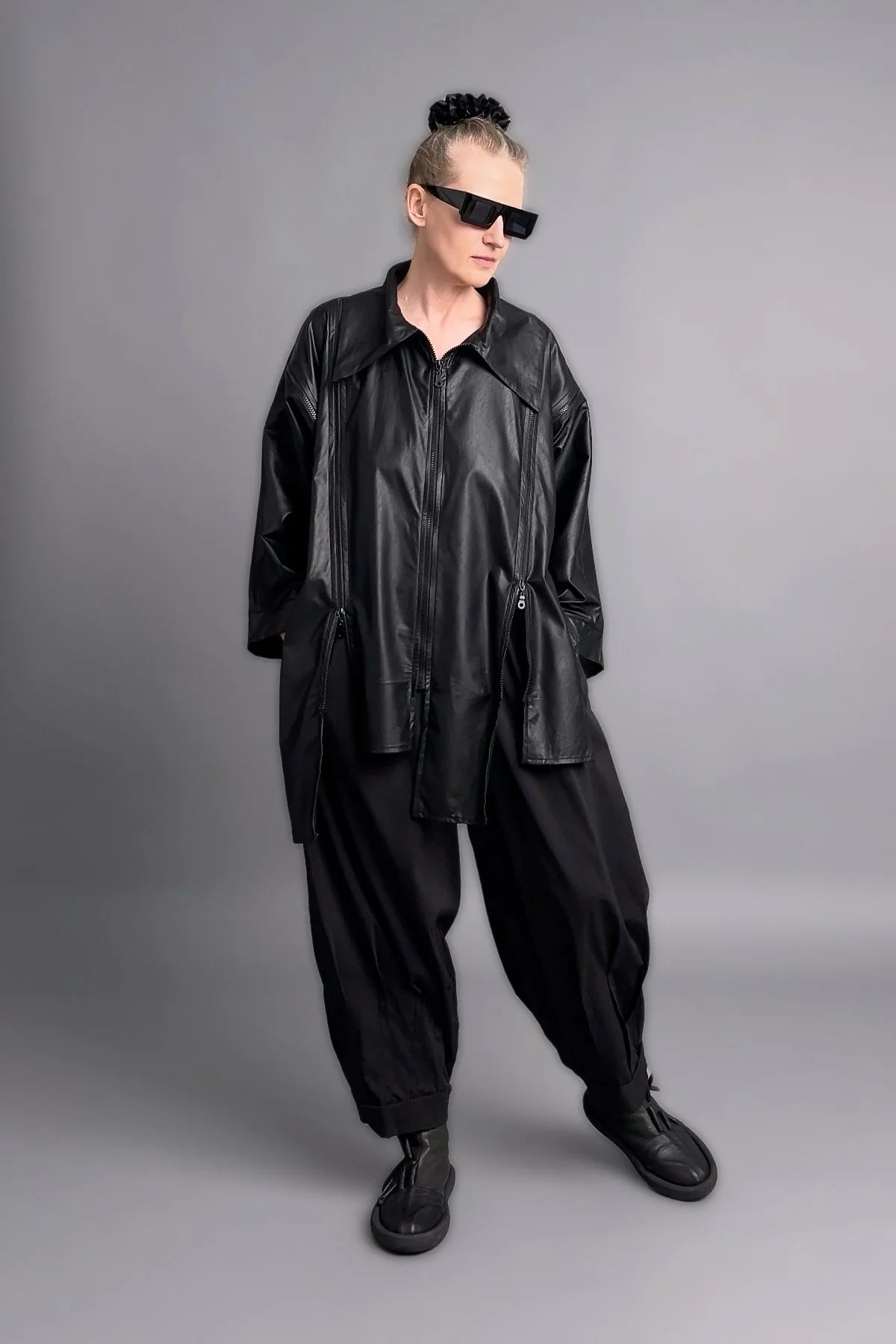 Oversize-Jacke aus glattem Lederimitat mit Zip-Details und weitem Schnitt in Schwarz