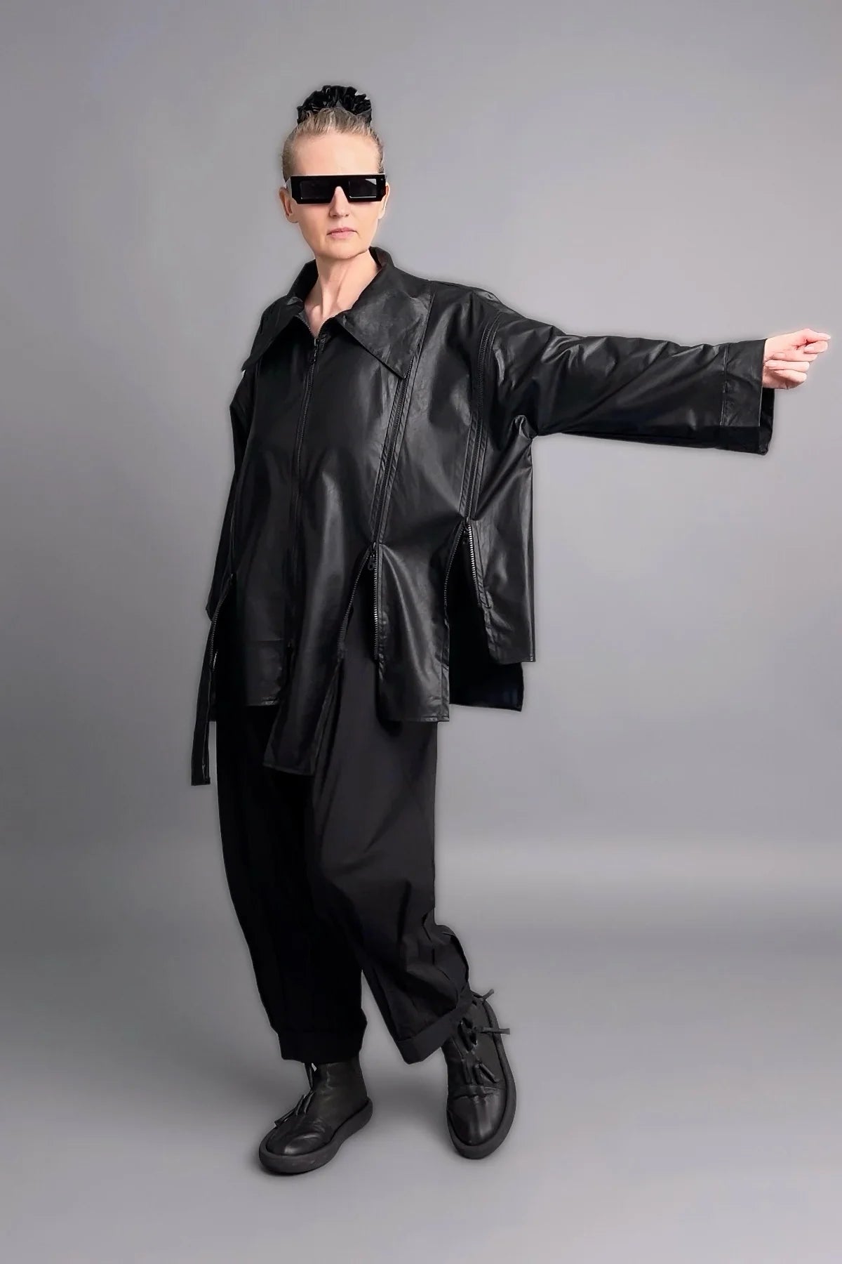 Oversize-Jacke aus glattem Lederimitat mit Zip-Details und weitem Schnitt in Schwarz